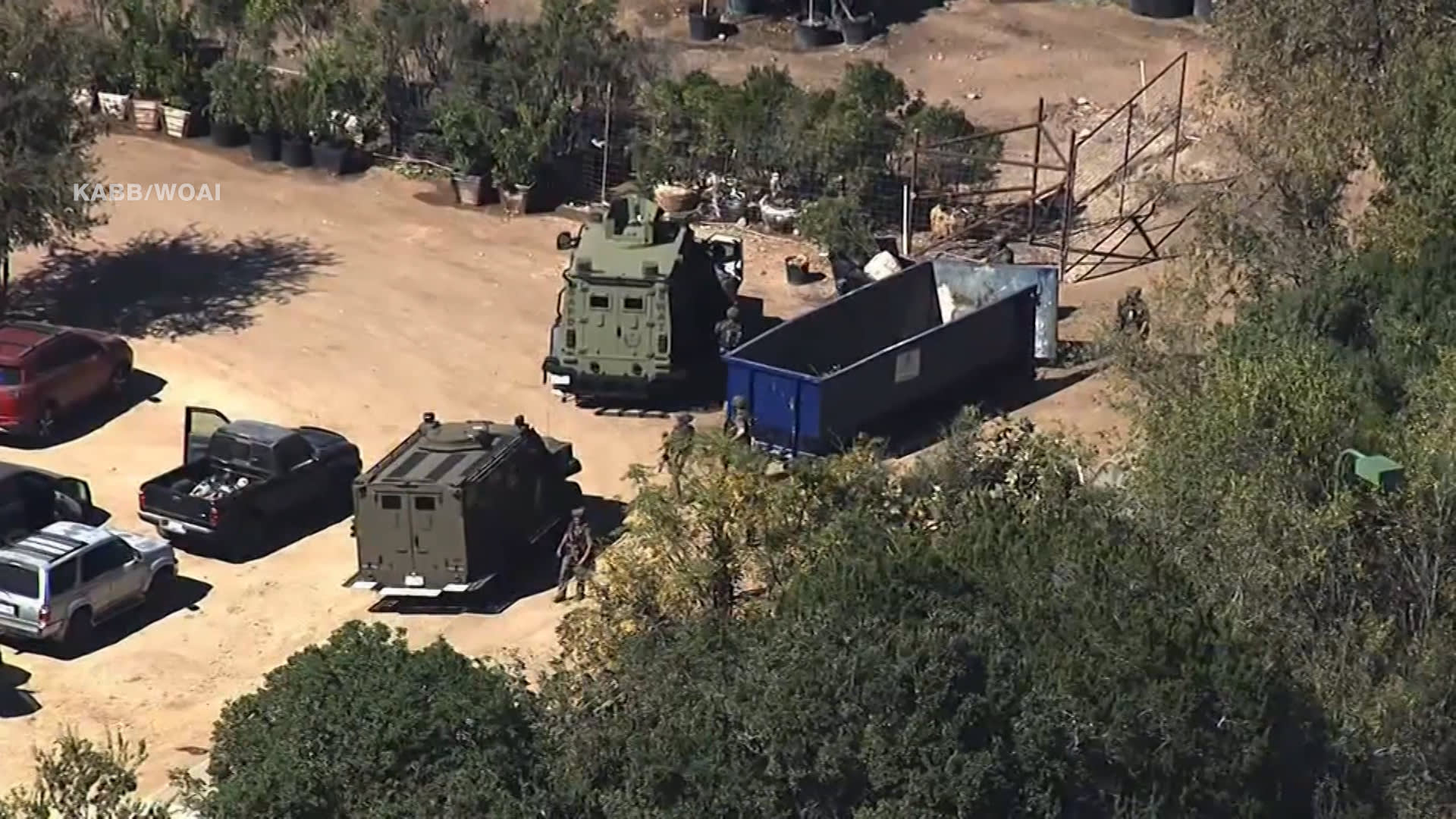 رجل يفتح النار على عدة أشخاص ويقتلهم قبل أن يهرب إلى غابة بأمريكا