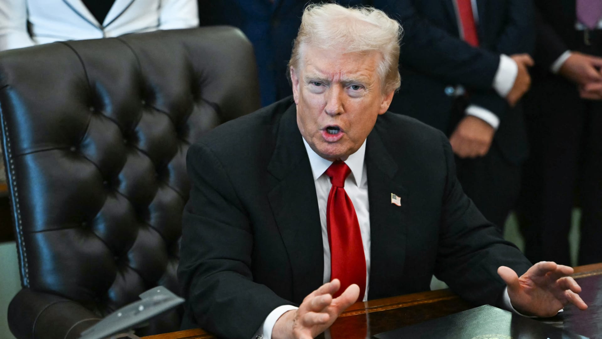 ترامب: نجني ترليونات الدولارات ومن يعارضون الرسوم الجمركية "حمقى"