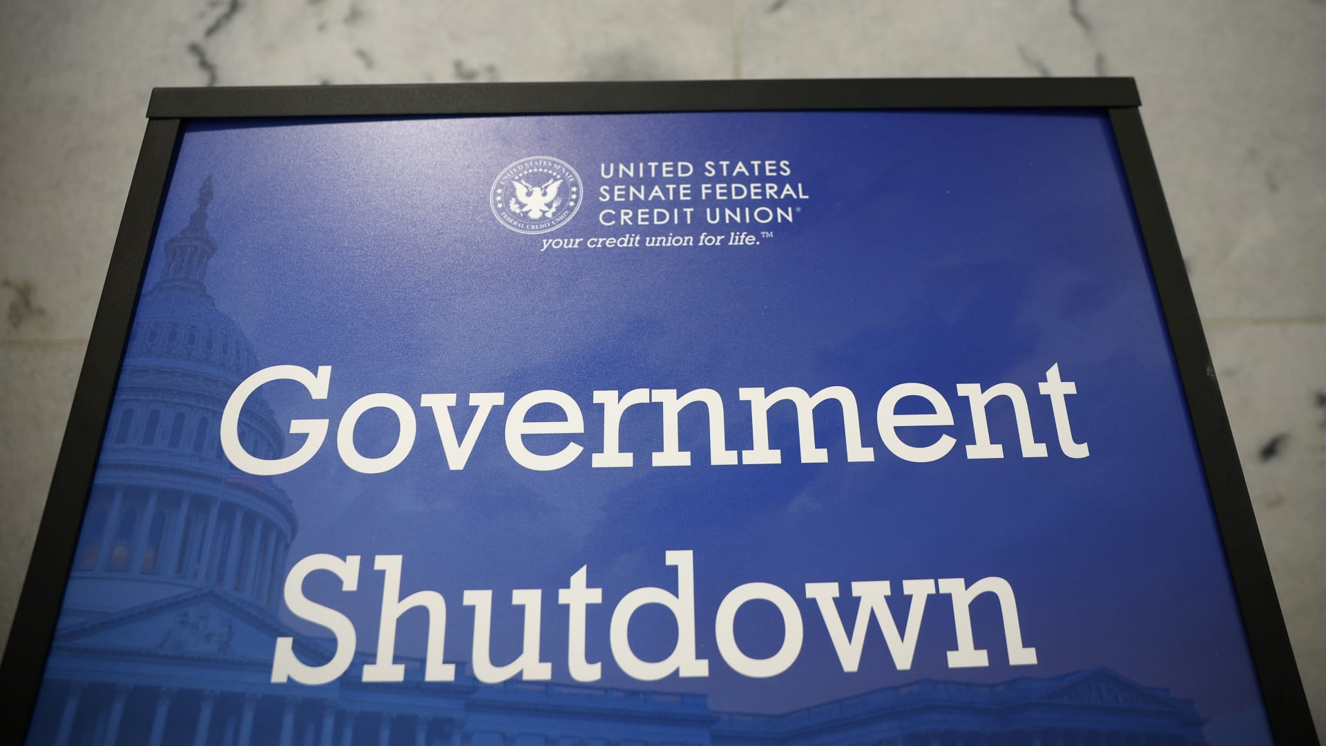 أمريكا.. مجلس الشيوخ يوافق على مشروع قانون لـ"إنهاء أطول إغلاق حكومي"