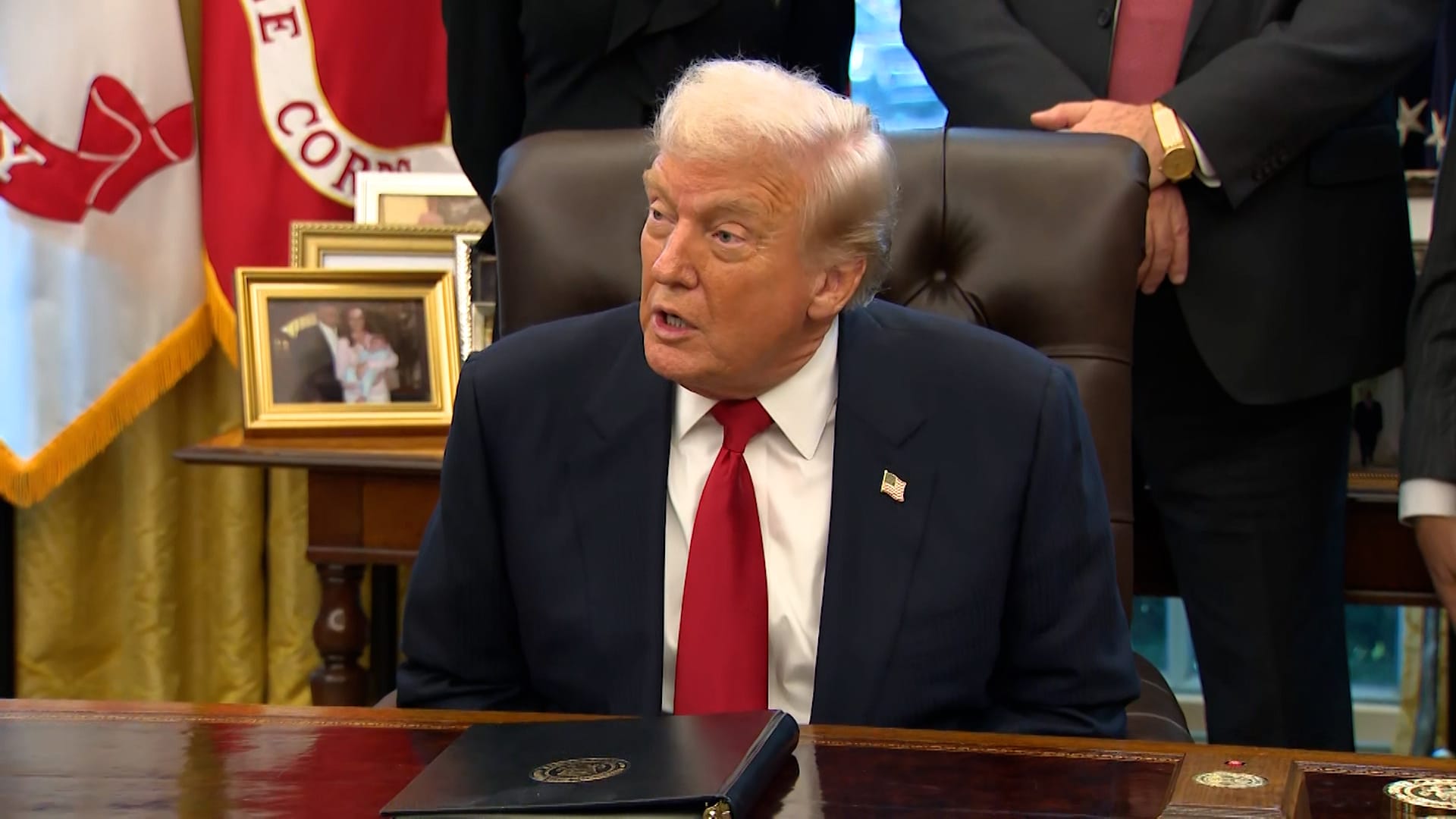 ترامب يشيد بأحمد الشرع خلال زيارته للبيت الأبيض: "قائد قوي وأُعجبت به"