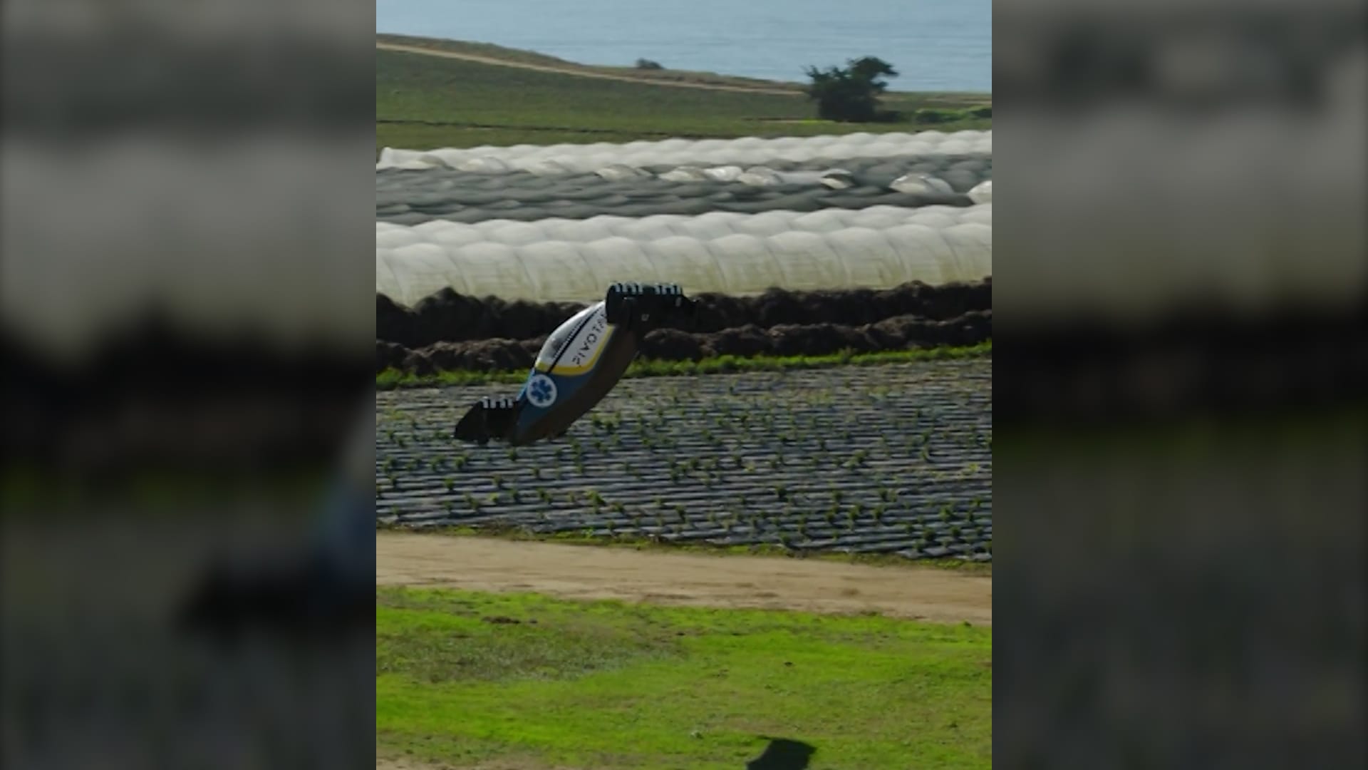 "يبدو الأمر غريبًا".. شاهد رد فعل مراسل CNN على تحليق "سيارة طائرة"