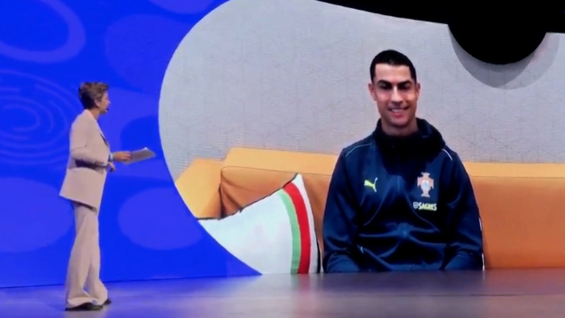 مذيعة CNN تسأل رونالدو عما إذا كان سيشارك في بطولة كأس العالم المقبلة.. كيف رد؟