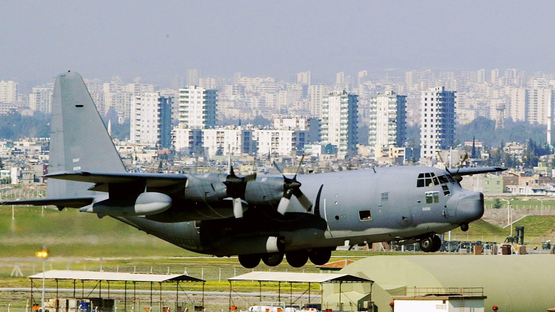 تركيا تعلن تحطم طائرة شحن عسكرية على متنها 20 شخصًا.. وأردوغان يعلق