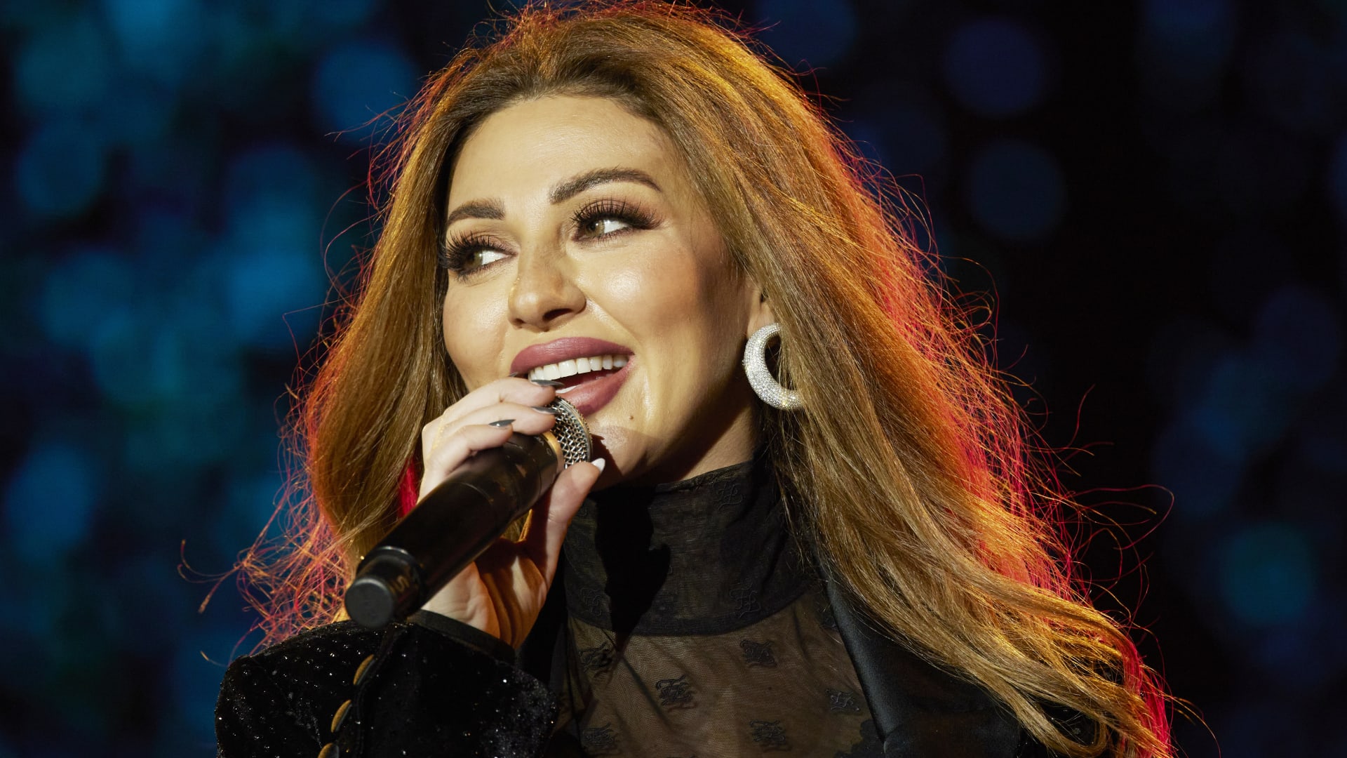 ميريام فارس تتألق بفستان أخضر اللون بالمتحف الوطني في شرم الشيخ