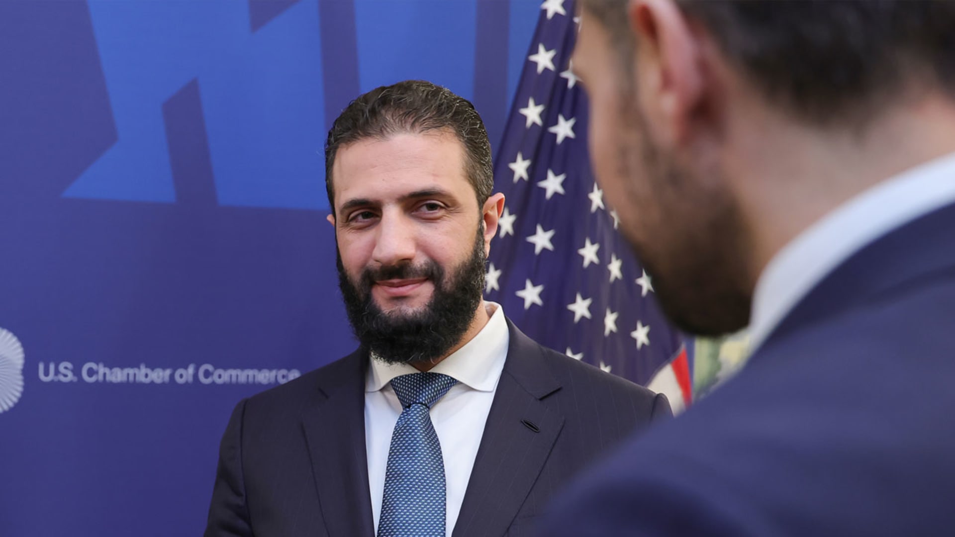 سوريا.. فيديو سرعة بديهة أحمد الشرع ورده على مزحة من ترامب وتعليق نائب الرئيس يثير تفاعلا