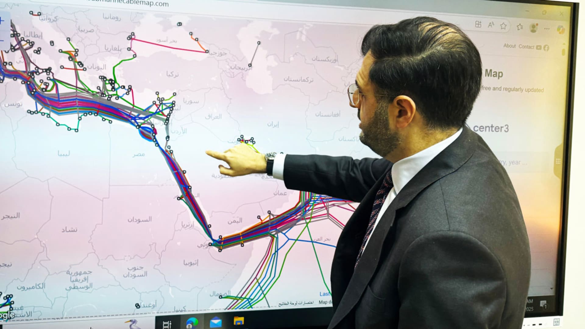 شبه صلعته "بطاقية اليهود".. أسلوب رد وزير سوري على تدوينة ساخرة يشعل تفاعلا