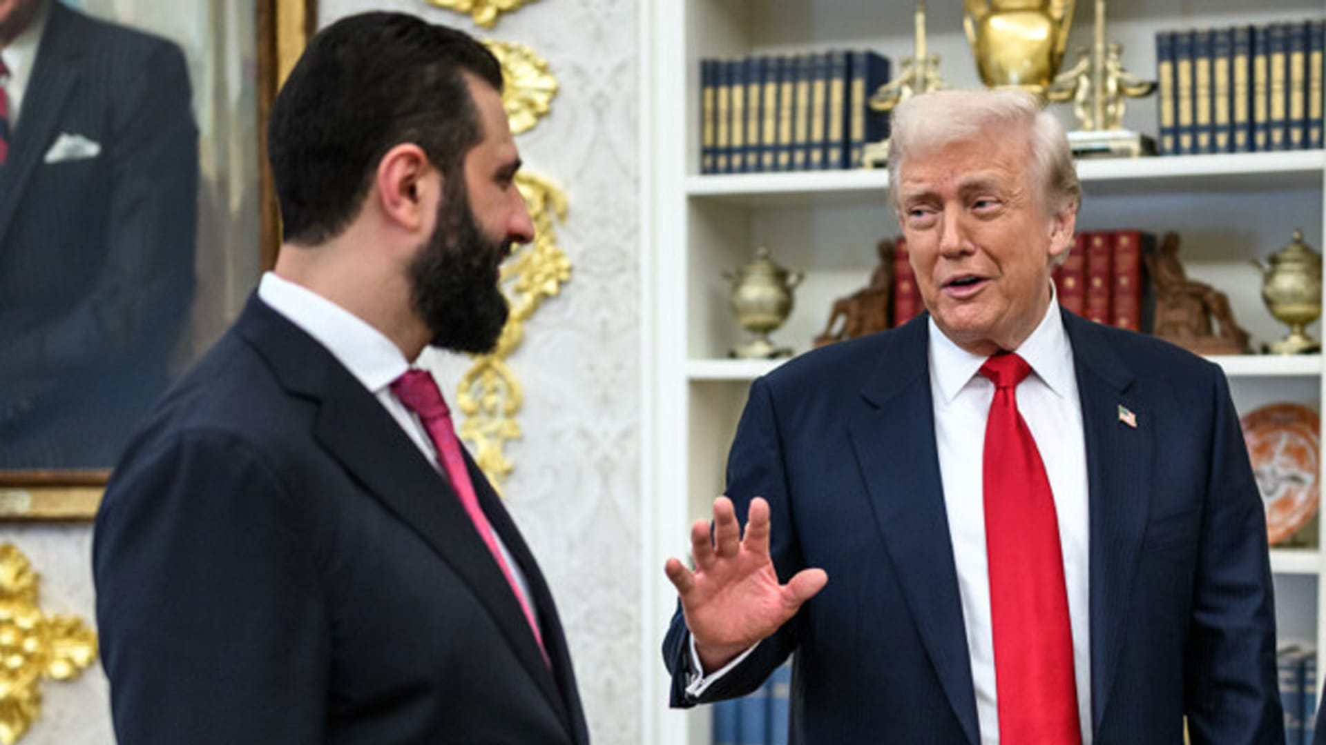 خلف الكواليس.. ما حدث باجتماع الشرع وترامب يكشفها توم باراك لافتا إلى "إكسير سحري" للسعودية وقطر وتركيا