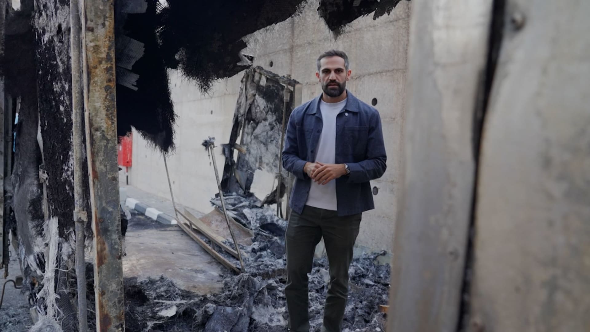 مراسل CNN يرصد الآثار المروعة لهجوم مستوطنين إسرائيليين على بلدة شرقي طولكرم