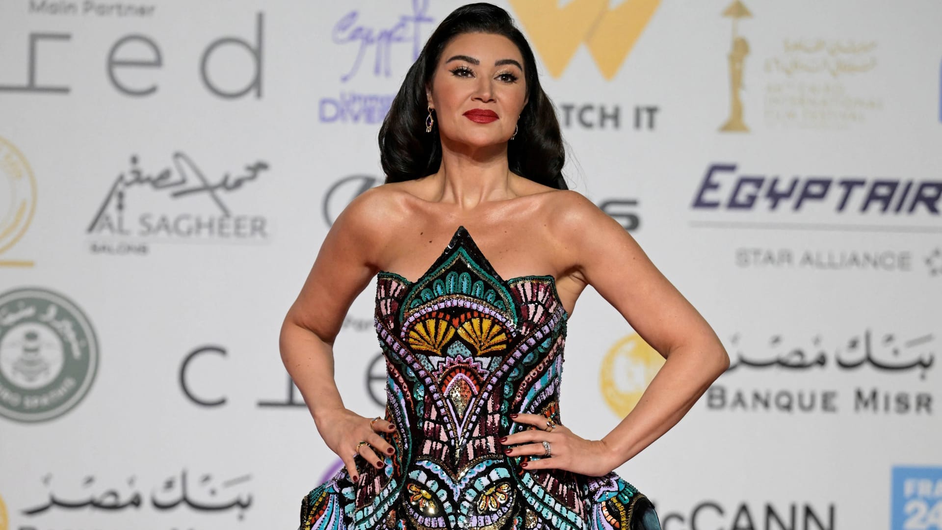 أبرز إطلالات المشاهير في حفل افتتاح مهرجان القاهرة السينمائي