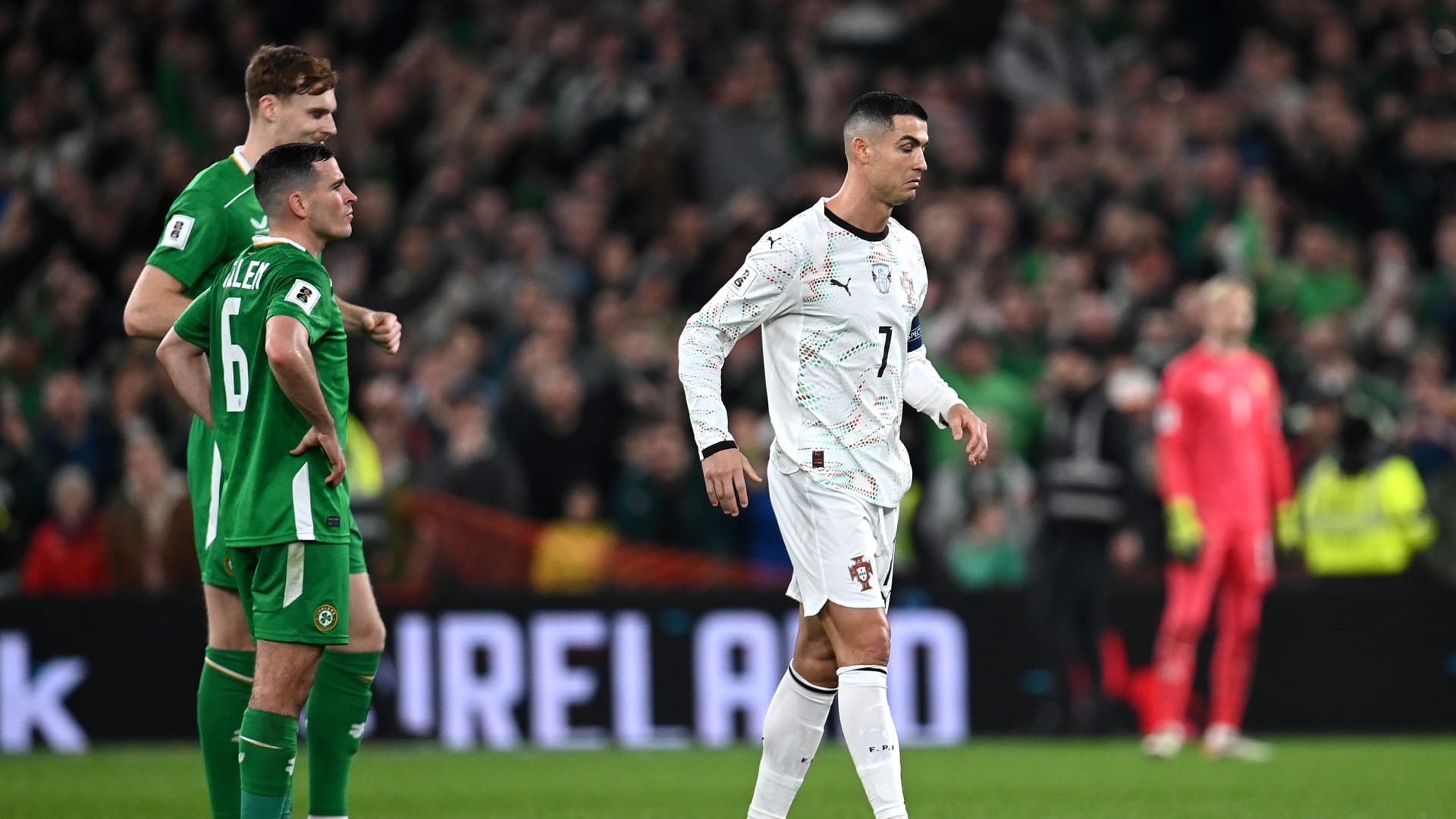 تصفيات كأس العالم.. إشارة قام بها رونالدو تجاه لاعب أيرلندا تثير جدلاً