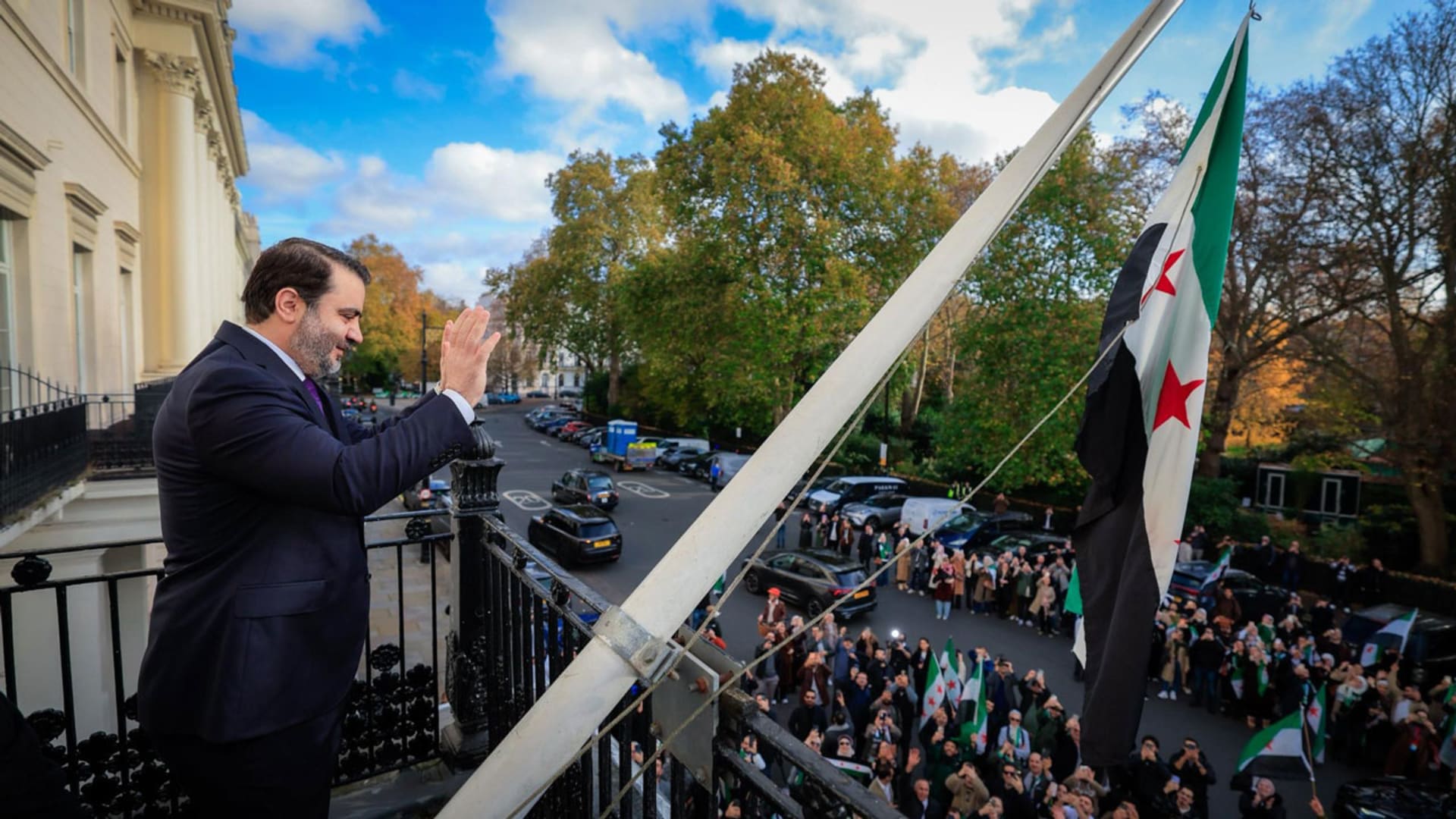 سوريا.. الشيباني يشعل تفاعلا بأول صورة "بعد سنوات العزلة" من لندن