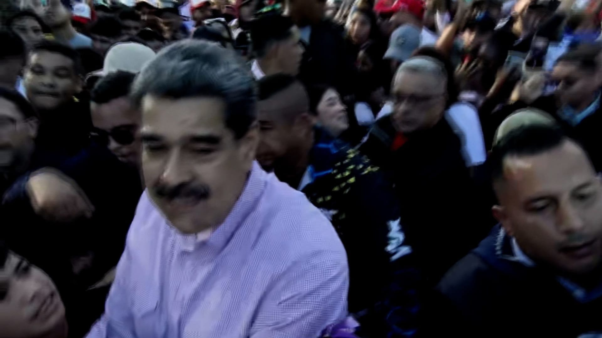 "لا مزيد من ليبيا لا مزيد من أفغانستان".. مقابلة حصرية مع مادرور لـCNN بشوارع فنزويلا وهذا ما قاله لترامب