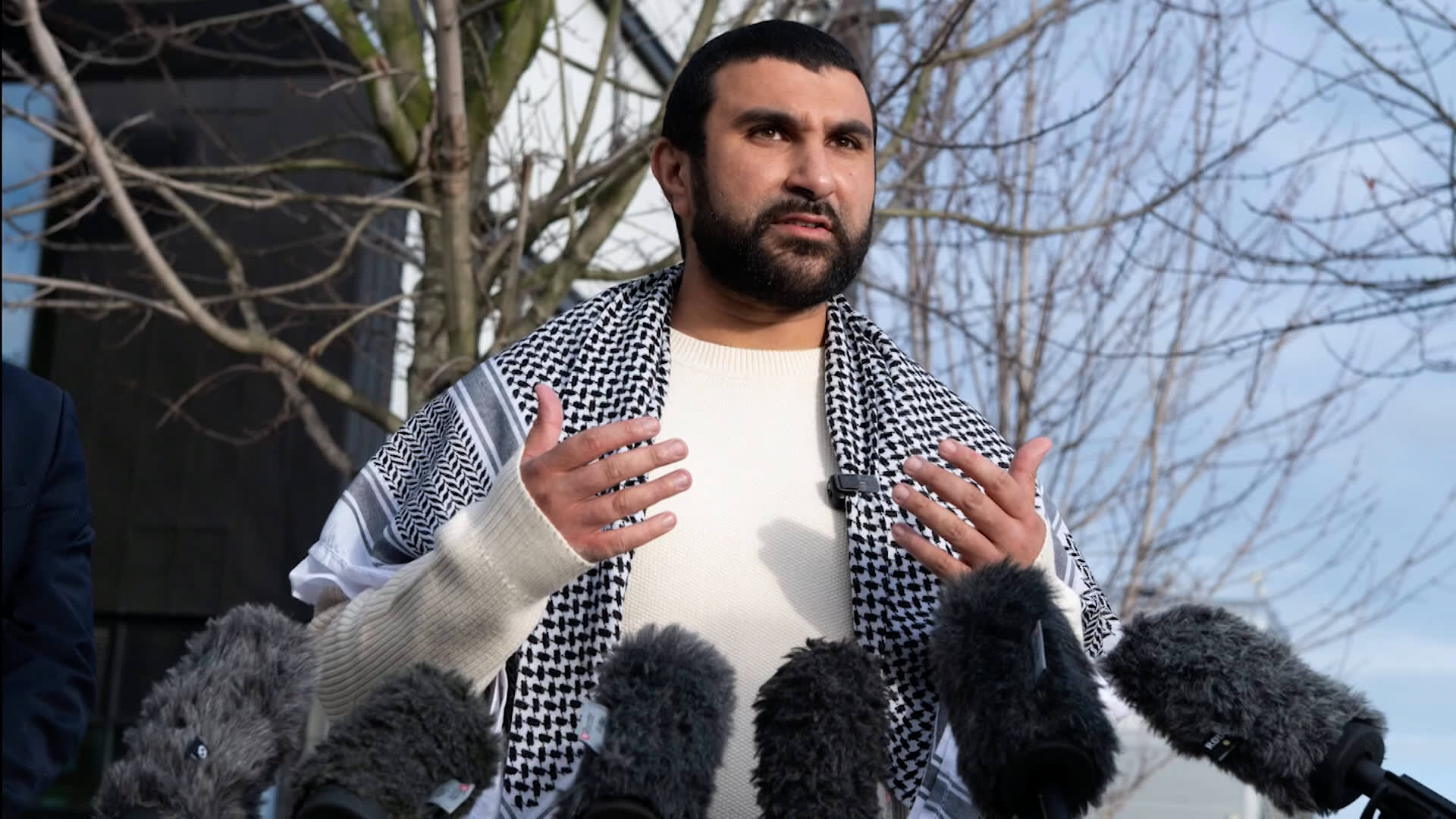 سامي حمدي الصحفي البريطاني الذي احتجزته دائرة الهجرة بأمريكا يتحدث بعد عودته للملكة المتحدة