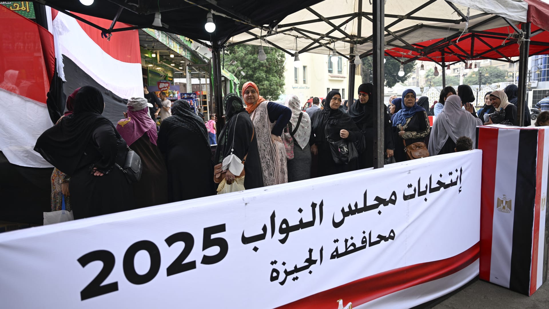 مصر.. مقاطع فيديو لأشخاص يتجمعون مرددين هتافات في 3 محافظات والداخلية تكشف حقيقتها