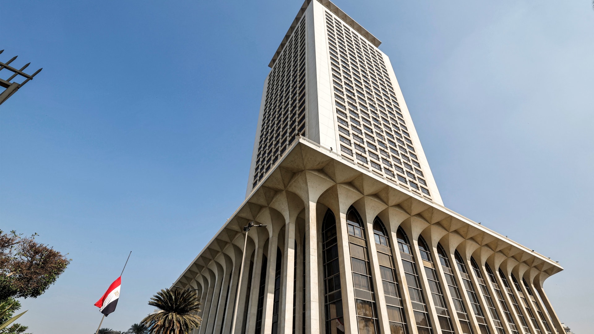 "بعد استغاثتهم".. بيان لخارجية مصر عن إنقاذ 3 مواطنين عالقين بين اليونان وتركيا