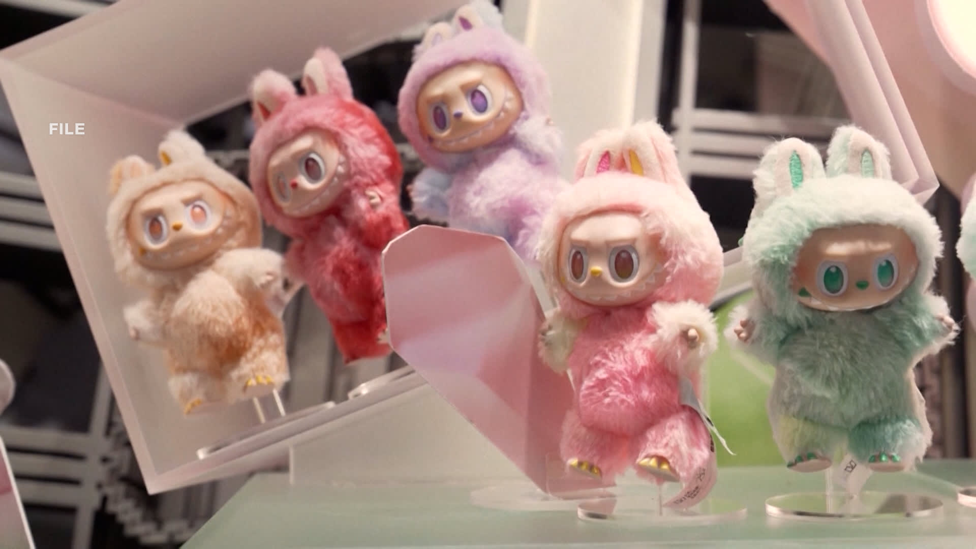 دمى "لابوبو" تثير ضجة.. وسوني بيكتشرز تستعد لتحويلها إلى فيلم ضخم