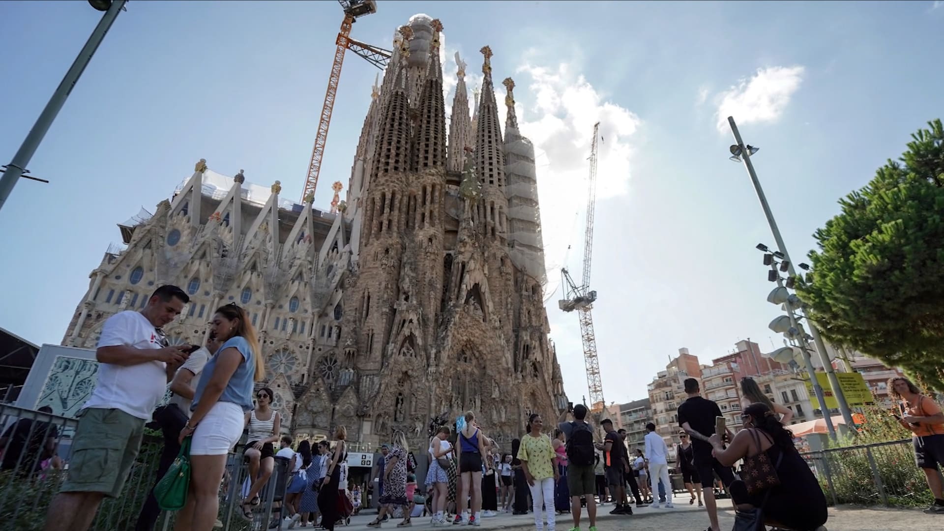 كنيسة ساغرادا فاميليا في برشلونة تصبح أطول كنيسة في العالم