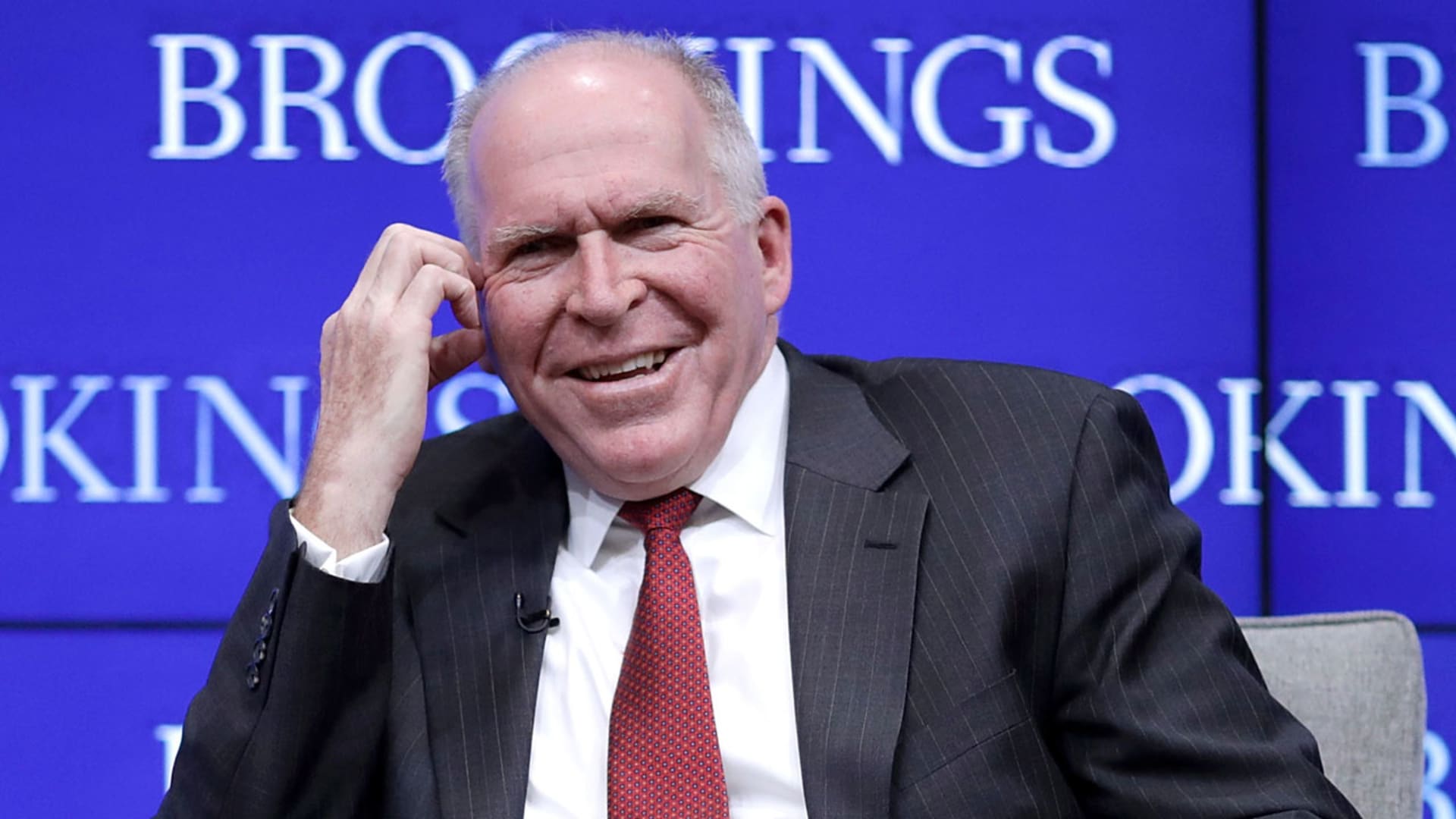 مصر.. أقر بتدخين الحشيش وكشف مع من.. مدير CIA الأسبق يشعل ضجة بفيديو