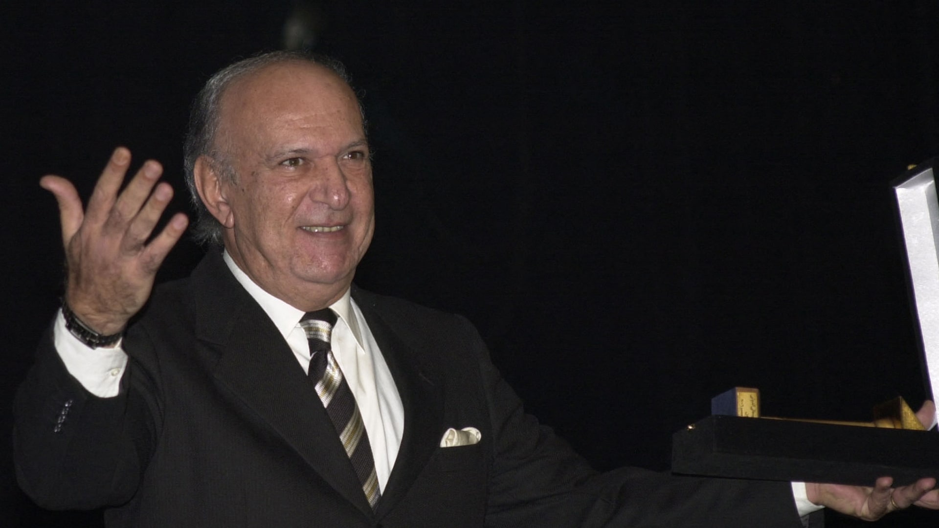 مصر.. عمر خيرت يعتذر عن حفلاته القادمة لـ "أسباب صحية"