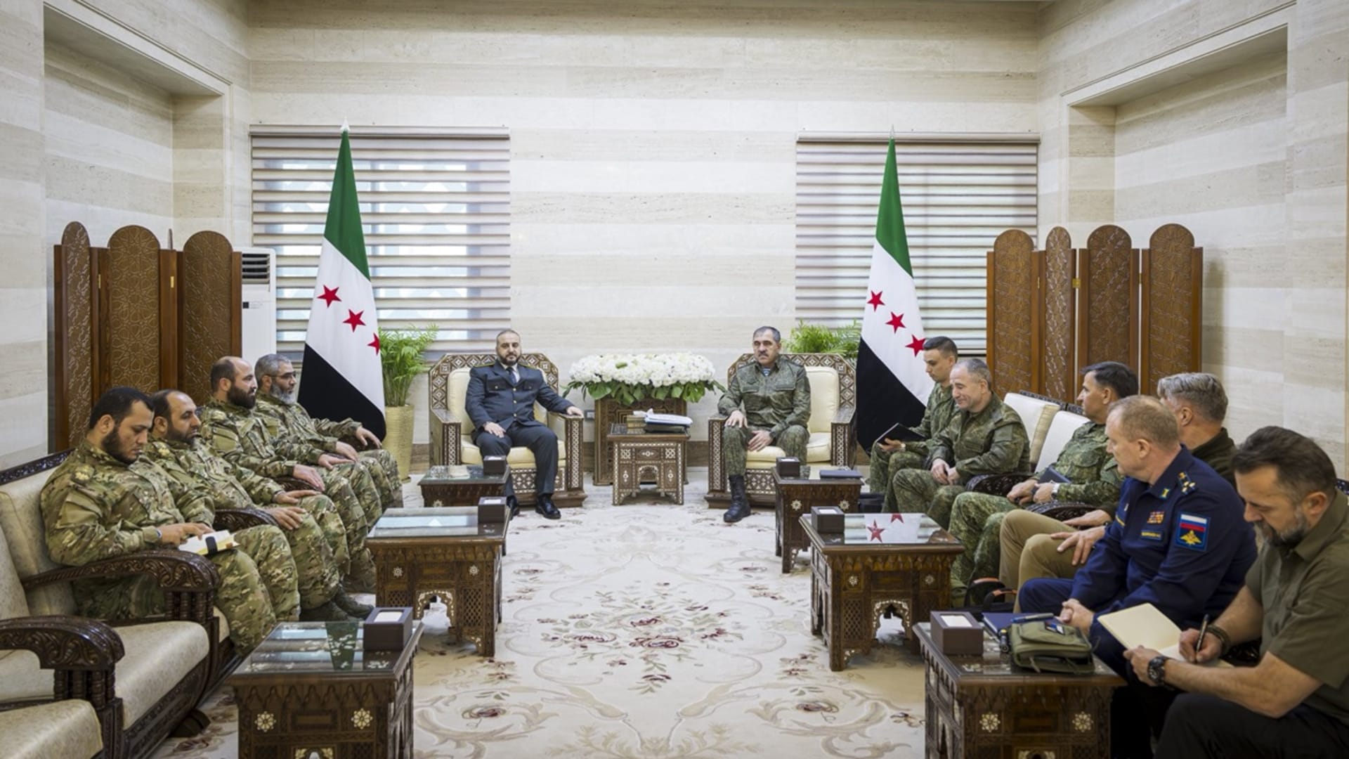 وزير الدفاع السوري يستقبل وفدًا عسكريًا روسيًا رفيع المستوى