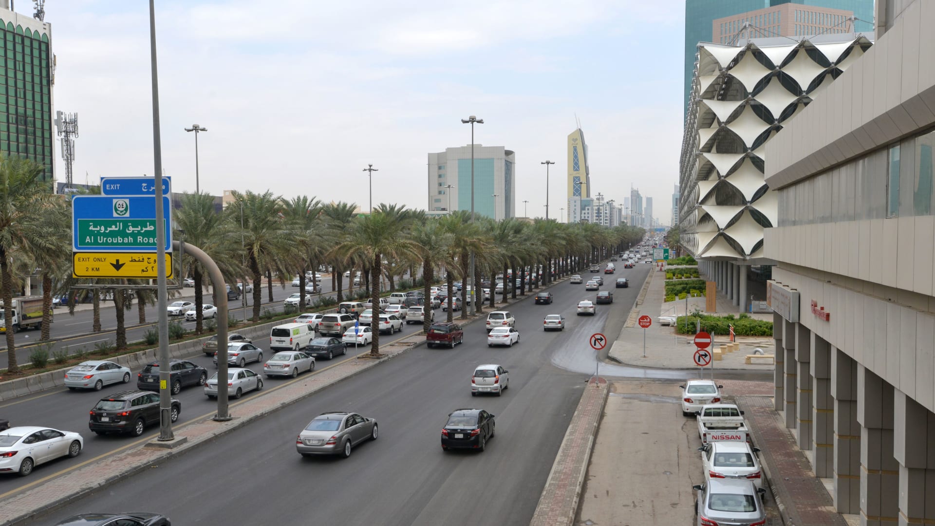 السعودية.. اصطدام شاحنة وقود بحافلة معتمرين من الهند قرب المدينة المنورة