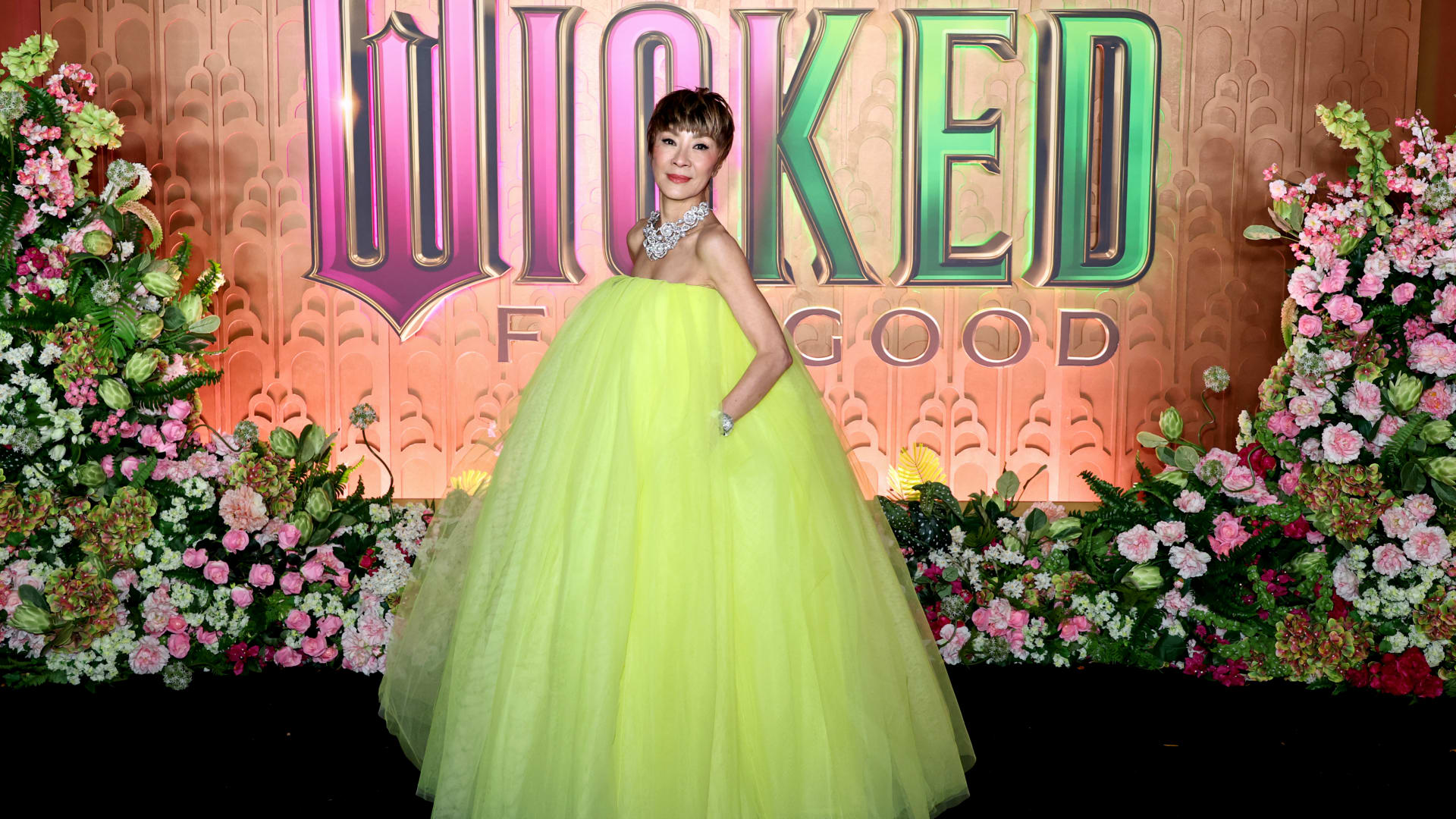 ميشيل يوه تخطف الأنظار بفستان "ضخم" في نيويورك