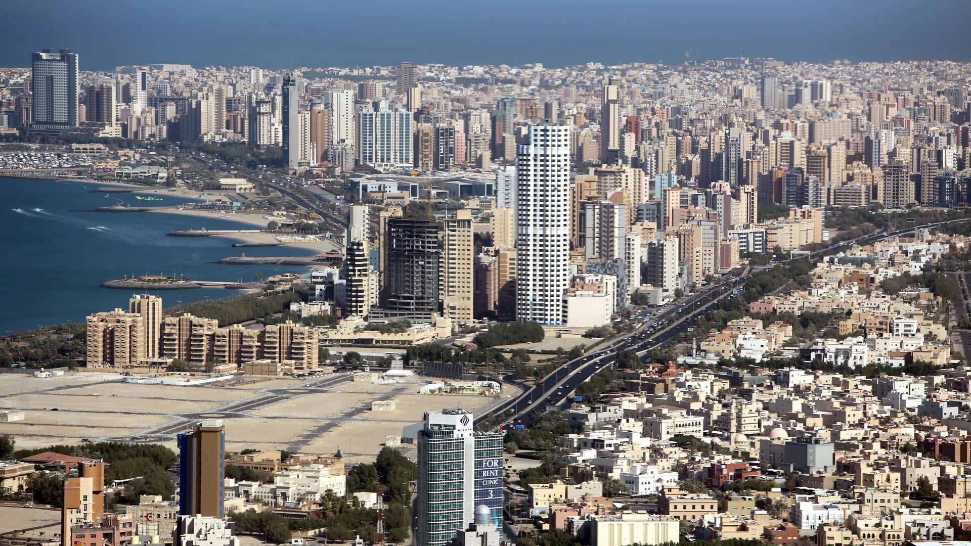 الكويت.. الداخلية تعلن ضبط شبكة متورطة بستهيل استقدام عاملات منزليات مقابل المال