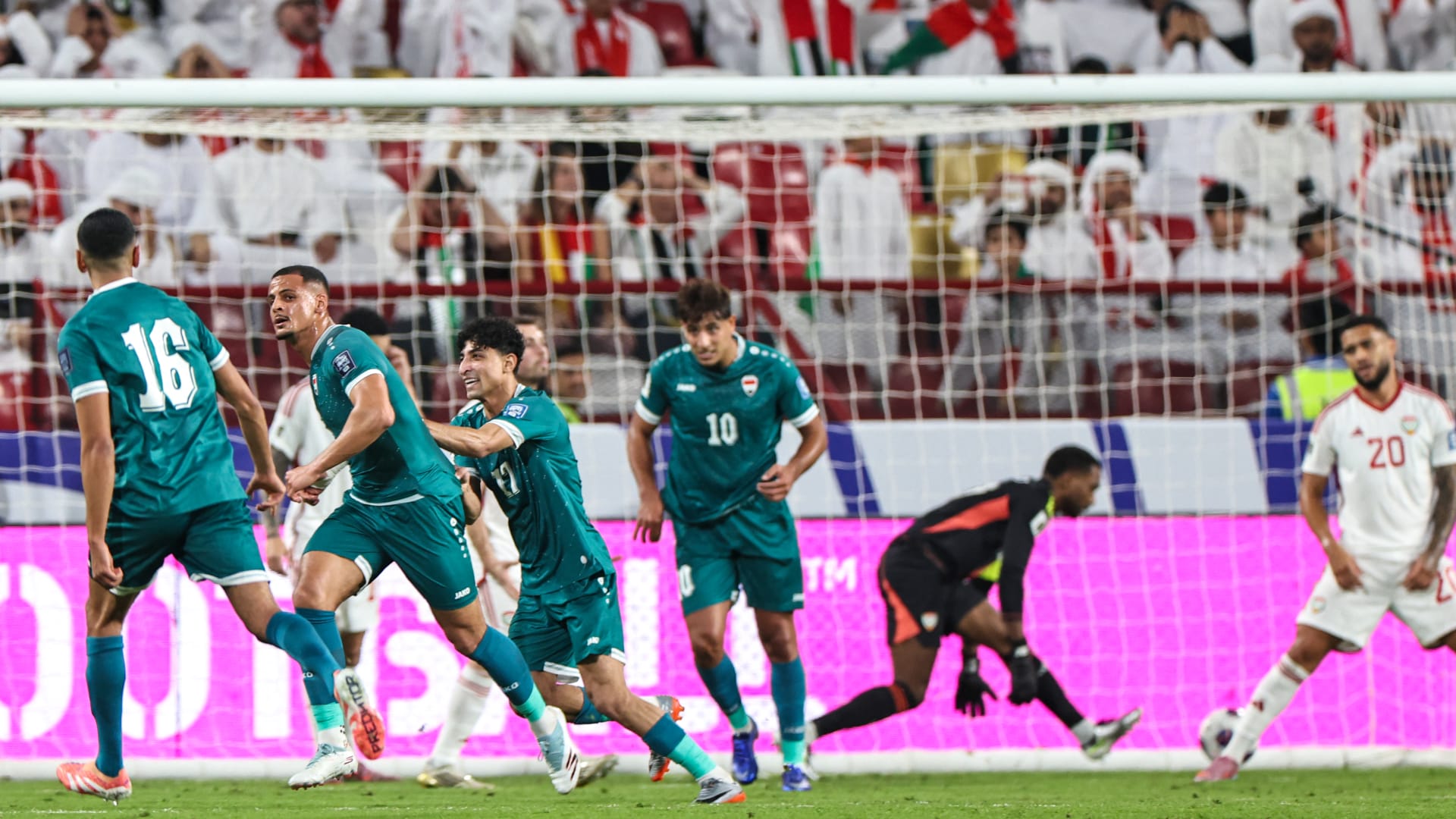 العراق يفوز على الإمارات في "الوقت القاتل".. ويصل الملحق العالمي المؤهل لمونديال 2026