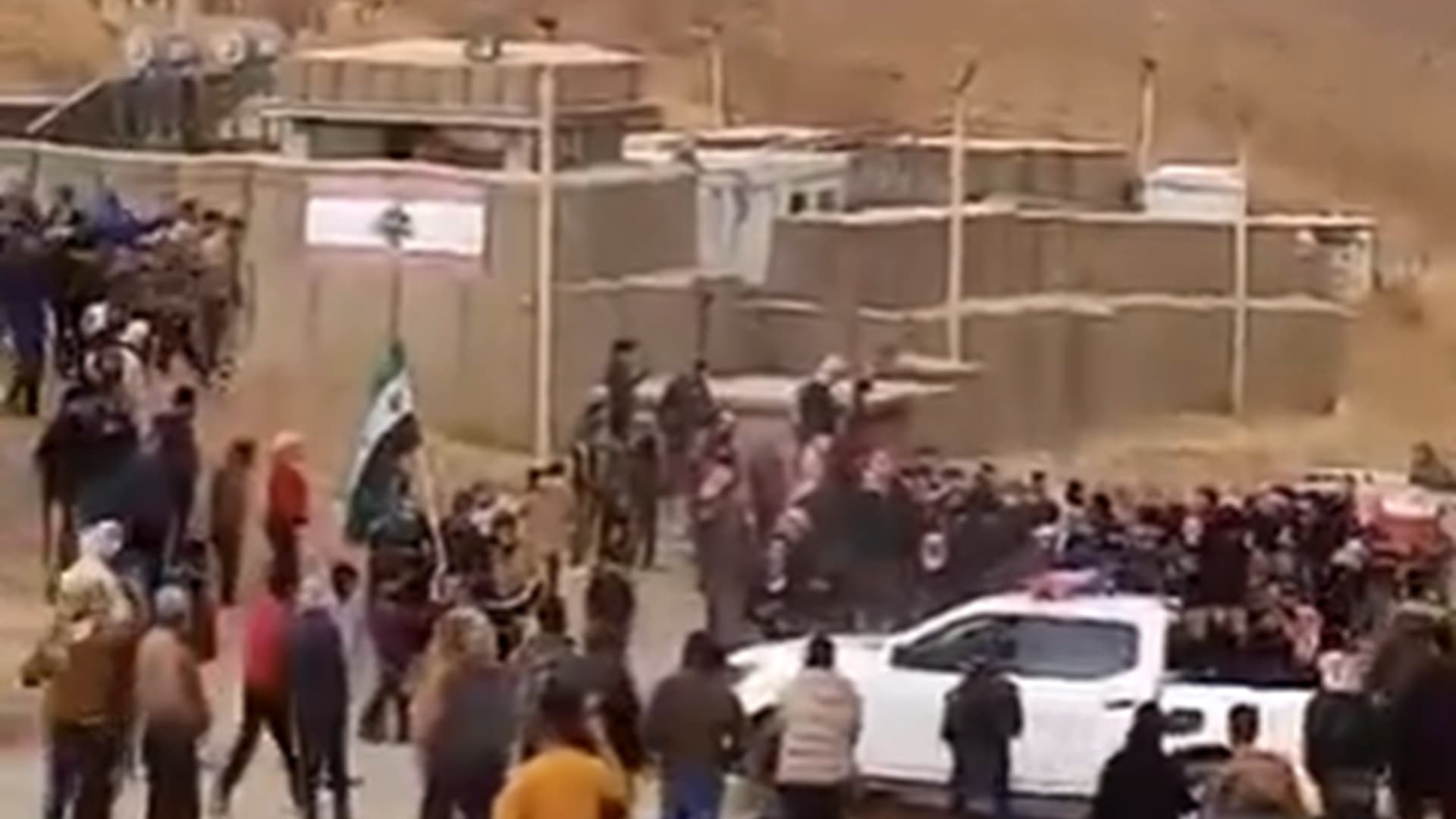 تداول فيديو لـ"تطويق قوات سورية لمركز حدودي لبناني".. ما حقيقته؟