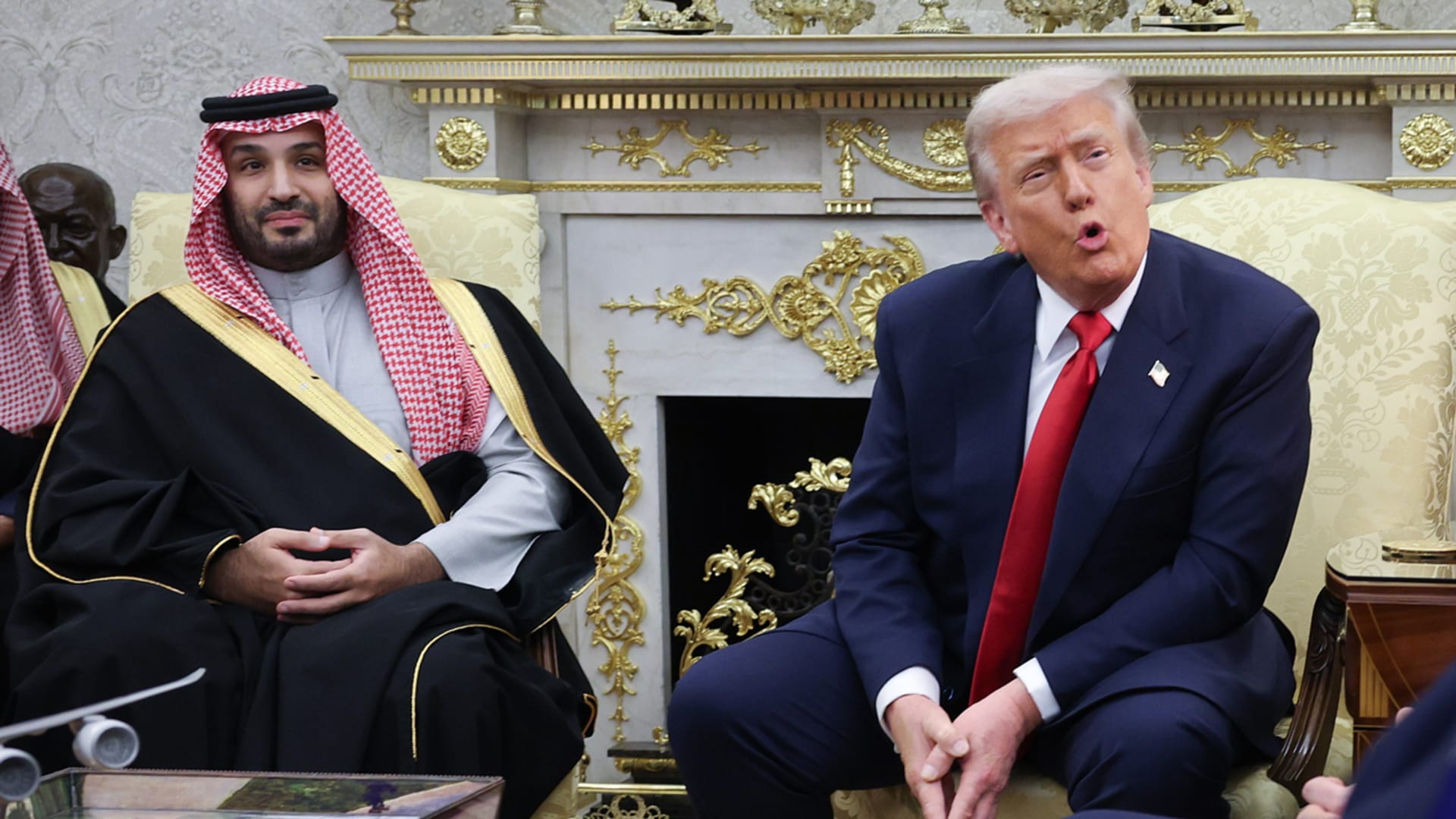 فيديو محاولة احراج محمد بن سلمان ورد ولي العهد المباشر يشعل تفاعلا