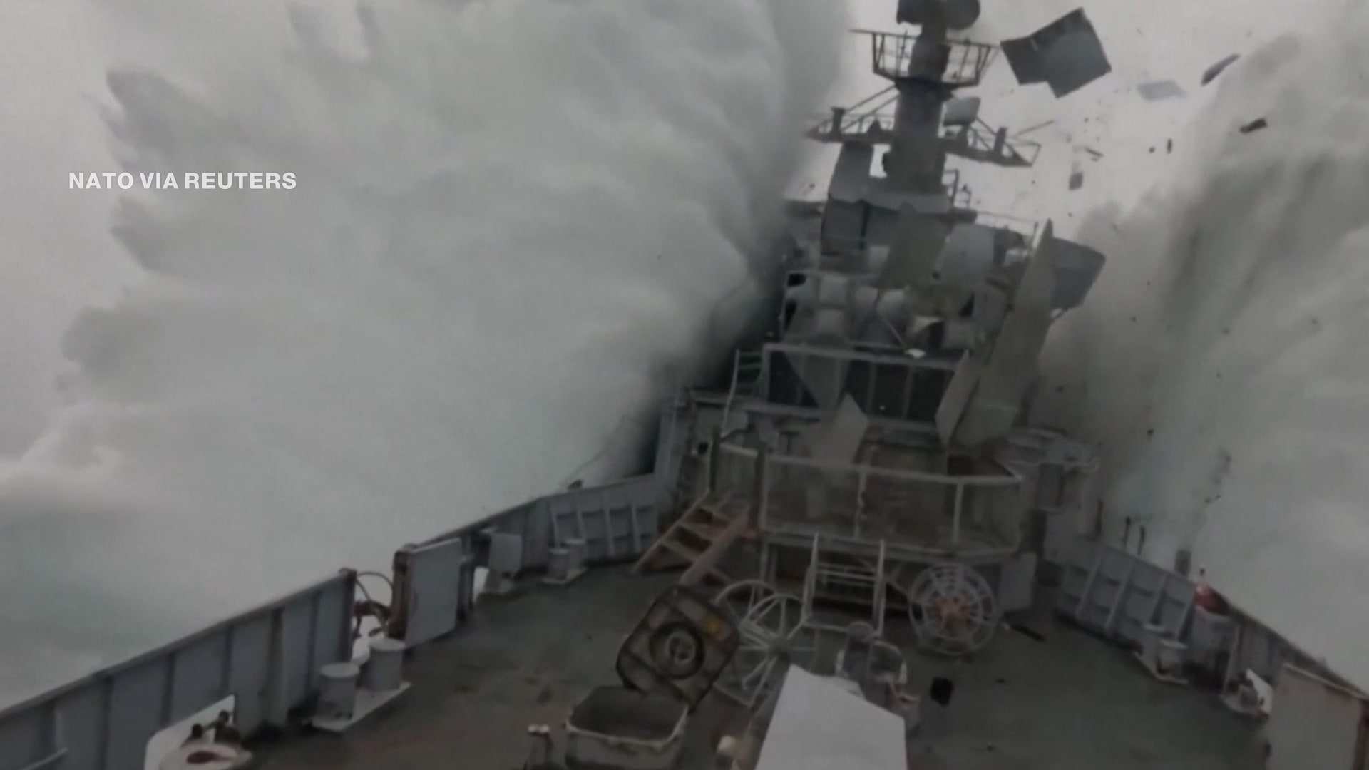 الناتو يستعرض قوة غواصاته في مناورة تدريبية.. شاهد قدراتها القتالية العالية