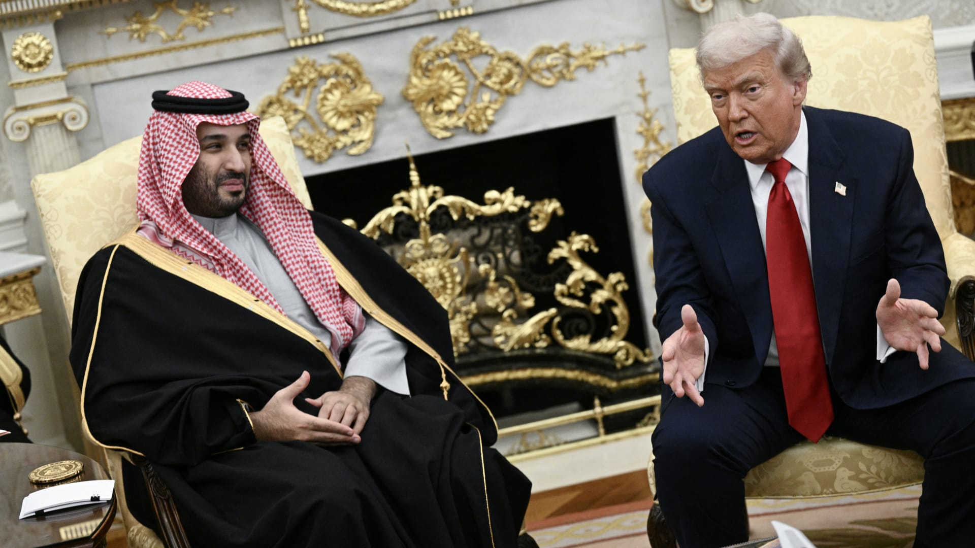 السعودية.. تحليل لغة الجسد للأمير محمد بن سلمان بجانب ترامب وبمراسم الاستقبال يثير تفاعلا وتكهنات