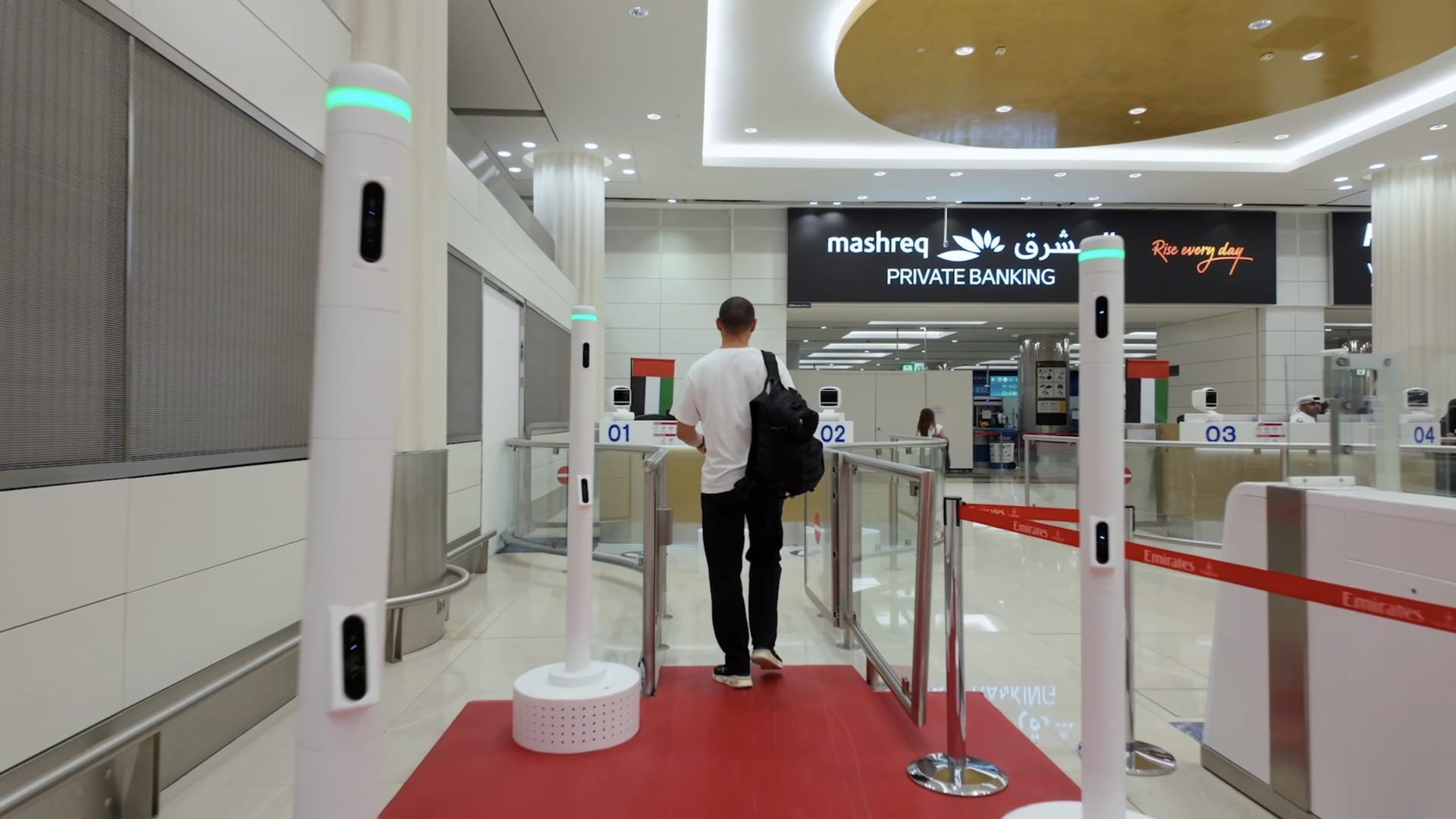 ممر "السجادة الحمراء"..أحدث ابتكارات مطارات دبي لتسهيل تجربة المسافرين