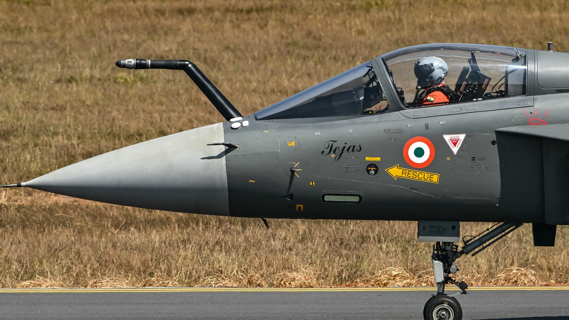 أول تعليق من سلاح الجو الهندي على تحطّم إحدى مقاتلاته خلال معرض دبي الدولي