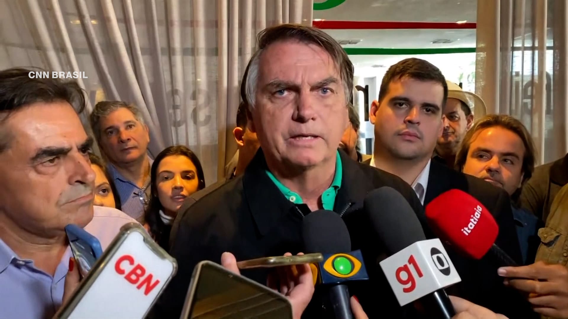 شاهد.. القبض على رئيس البرازيل السابق بولسونارو وإدانته بـ"التخطيط للانقلاب"