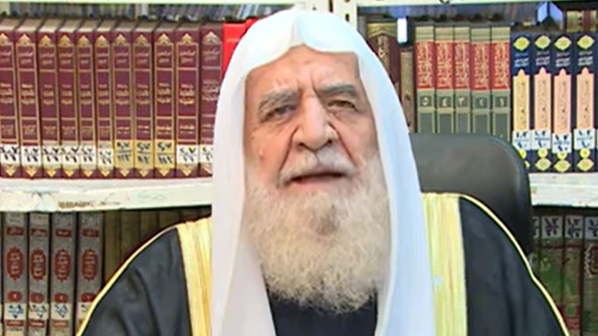 "من أين لك هذا؟".. رجل الدين السوري عدنان العرعور يشعل ضجة بتبرع ضخم لمدينة سورية