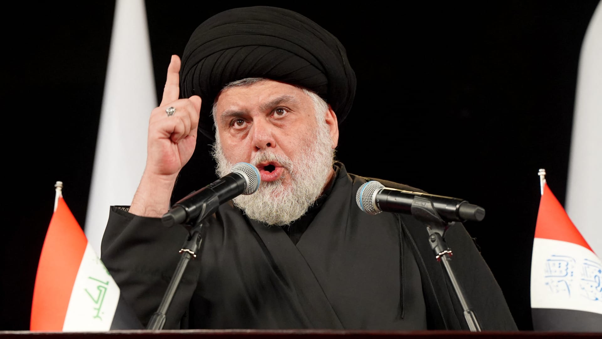 العراق: مقتدى الصدر يشعل تفاعلا بتدوينة عن سبب وفاة السيدة فاطمة بنت النبي محمد وهي "غاضبة" و"إخفاء قبرها"