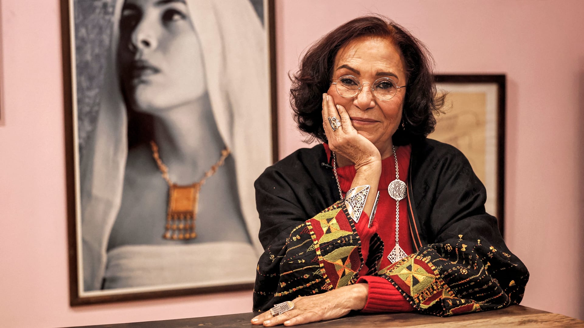 من خان الخليلي إلى العالمية..حكاية مجوهرات عزّة فهمي