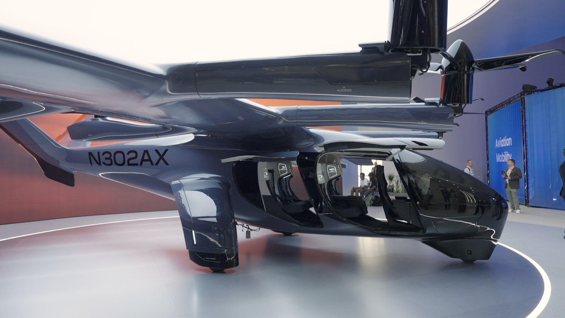 الكشف عن التاكسي الطائر "ميدنايت" في معرض دبي للطيران