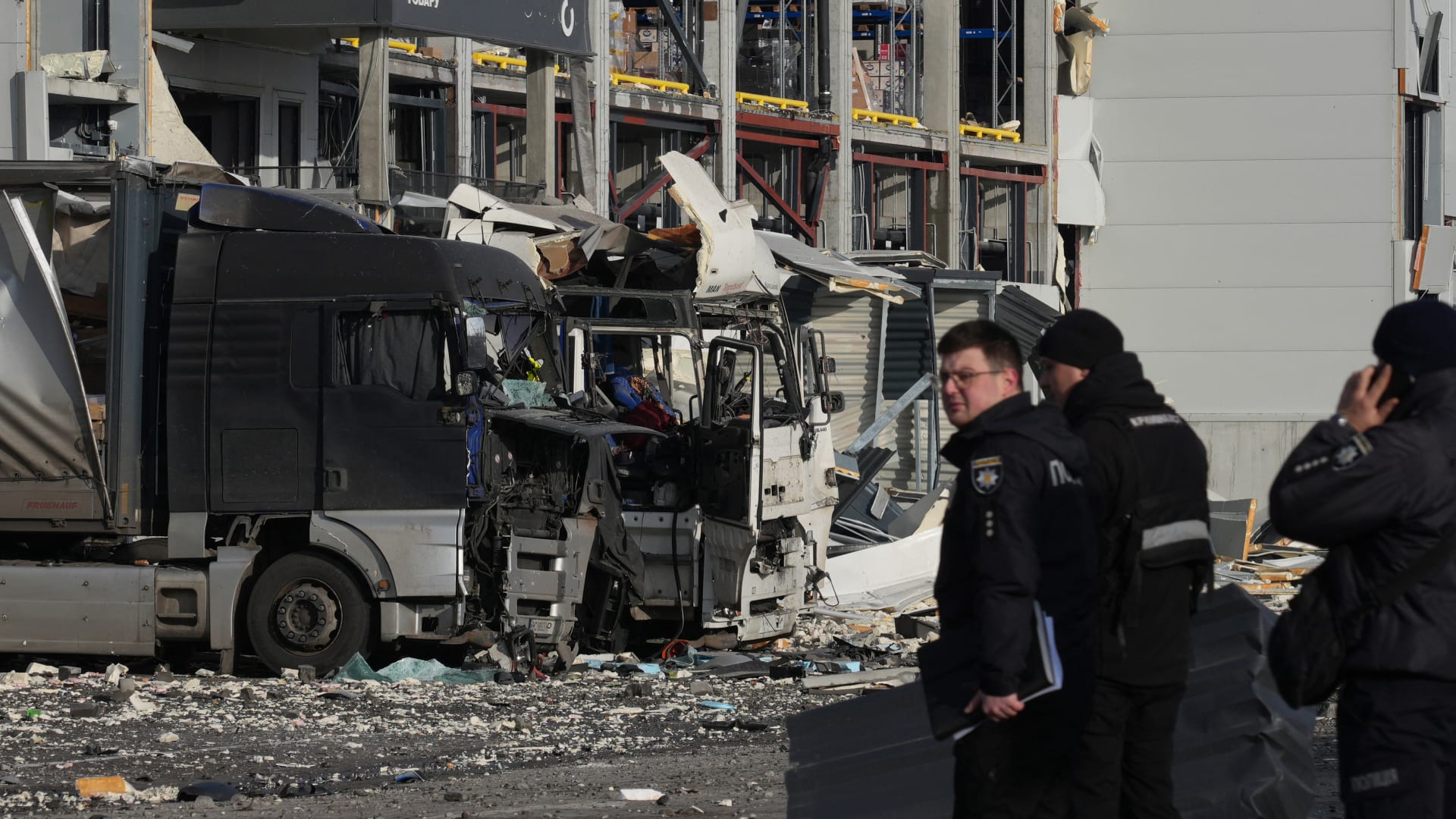 مسؤول أمريكي يعلن موافقة أوكرانيا على "مقترح سلام".. وزيلينسكي يرد