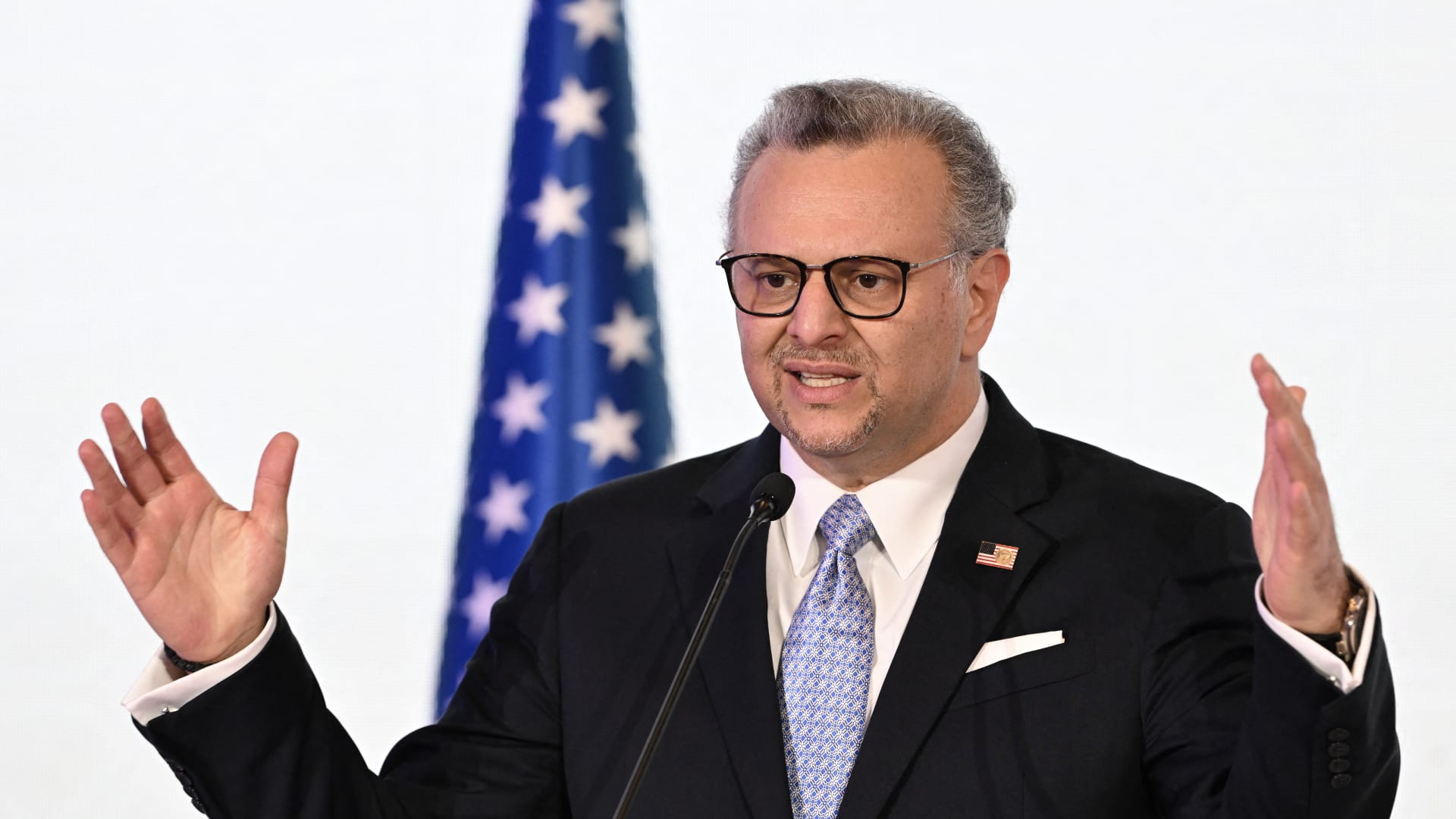 مسعد بولس: طرفا الحرب في السودان رفضا مقترح الهدنة.. ولا أعرف ما قصده البرهان