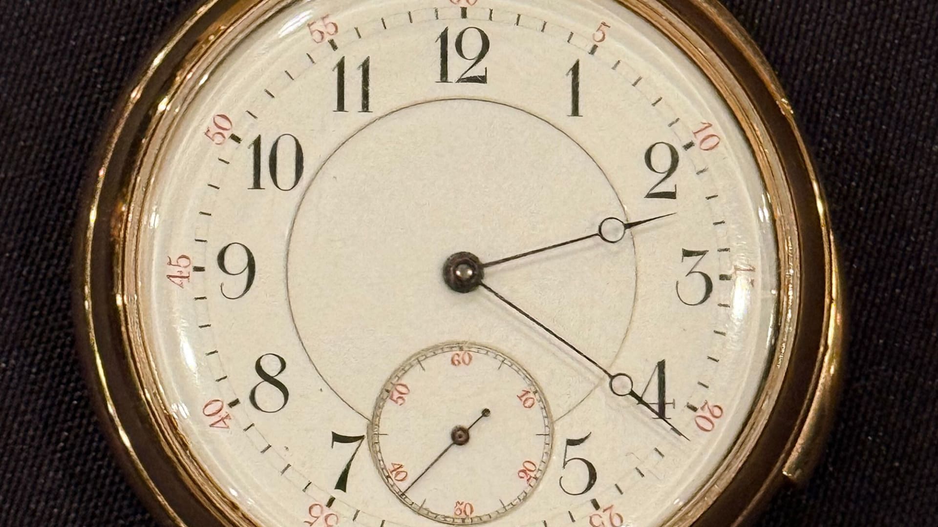 ساعة جيب ذهبية لأحد ضحايا سفينة "تيتانيك" تُباع بسعر قياسي في مزاد