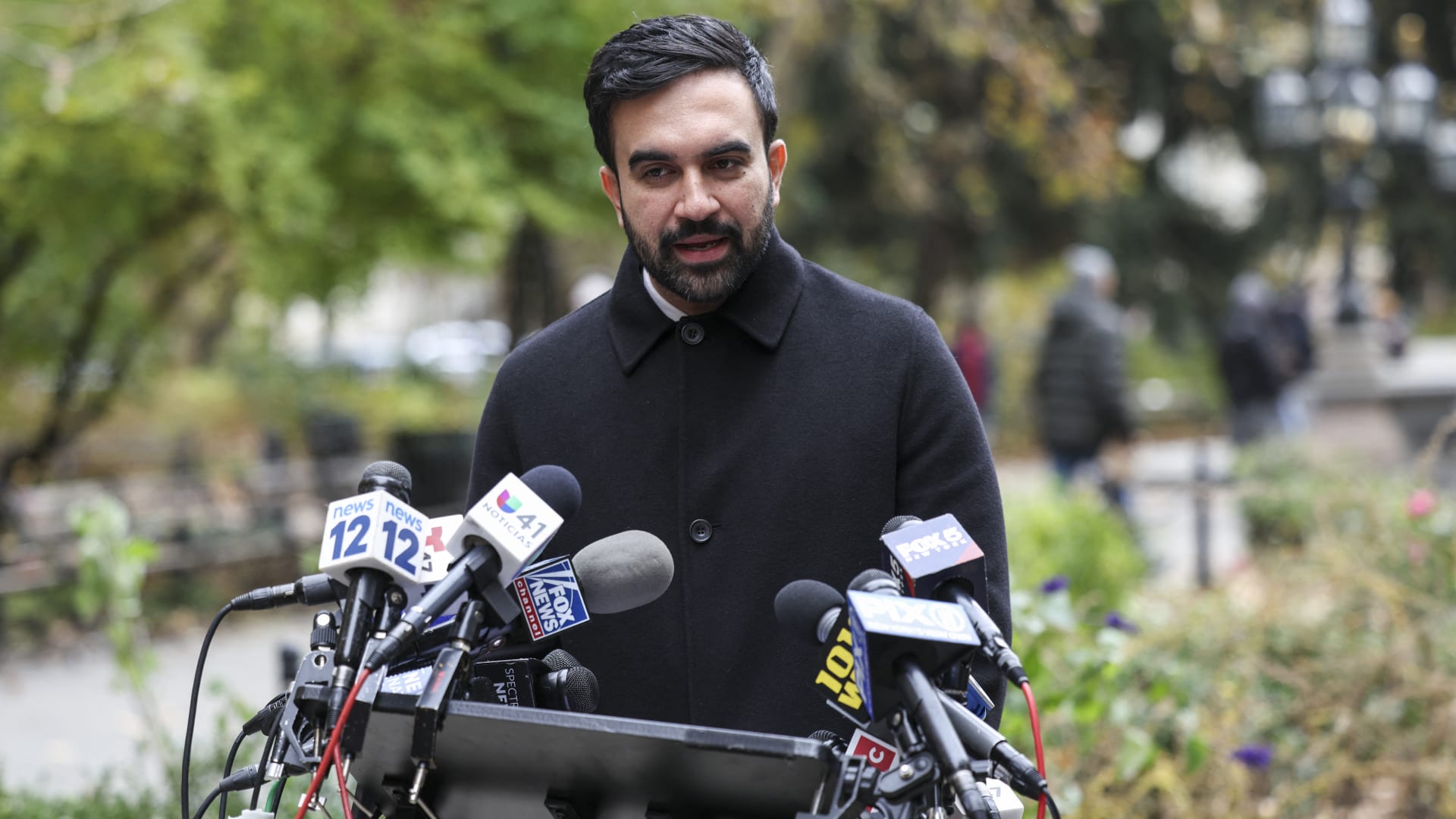 زهران ممداني يثير قلق زعماء يهود بأسلوب تعامله مع احتجاج خارج كنيس بنيويورك