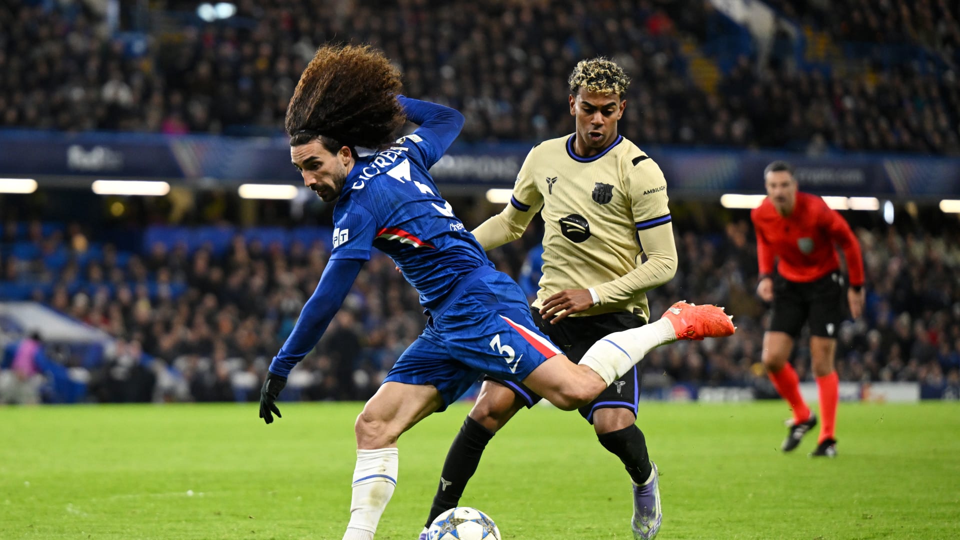 "كوكوريلا​ وضعه في جيبه".. تصريح جدلي من حارس تشيلسي عن لامين يامال