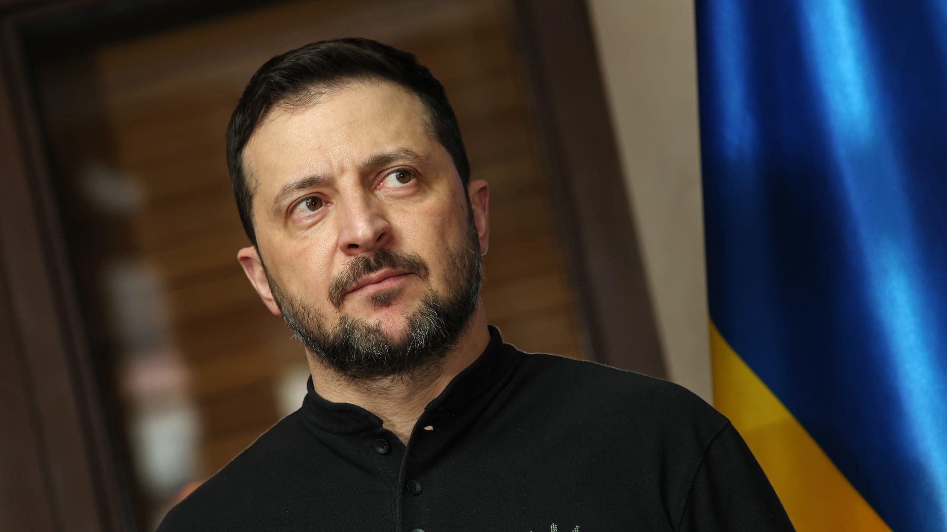 زيلينسكي يدعو لإبقاء العقوبات على روسيا طالما رفضت جهود السلام