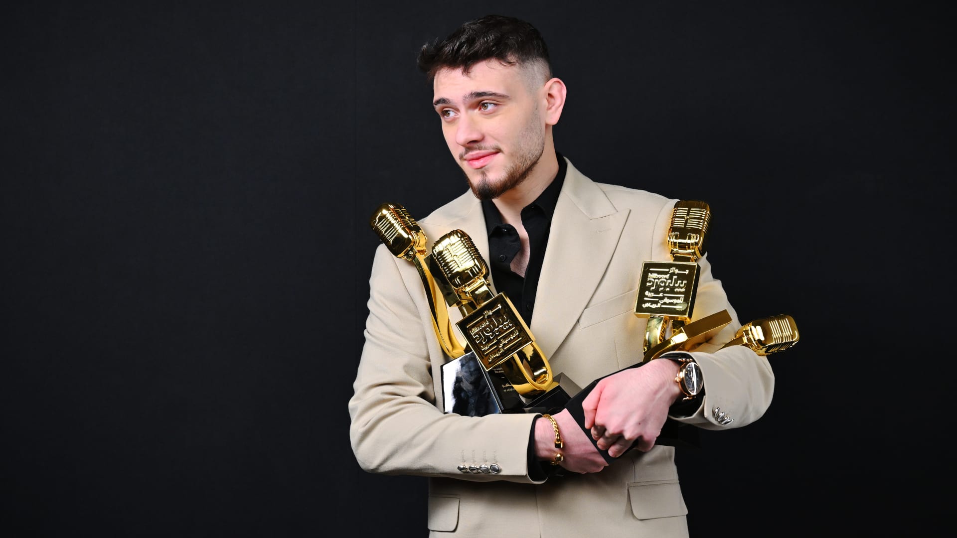 "الشامي" يرد على نوال الزغبى بعد تعليقها على أغانيه