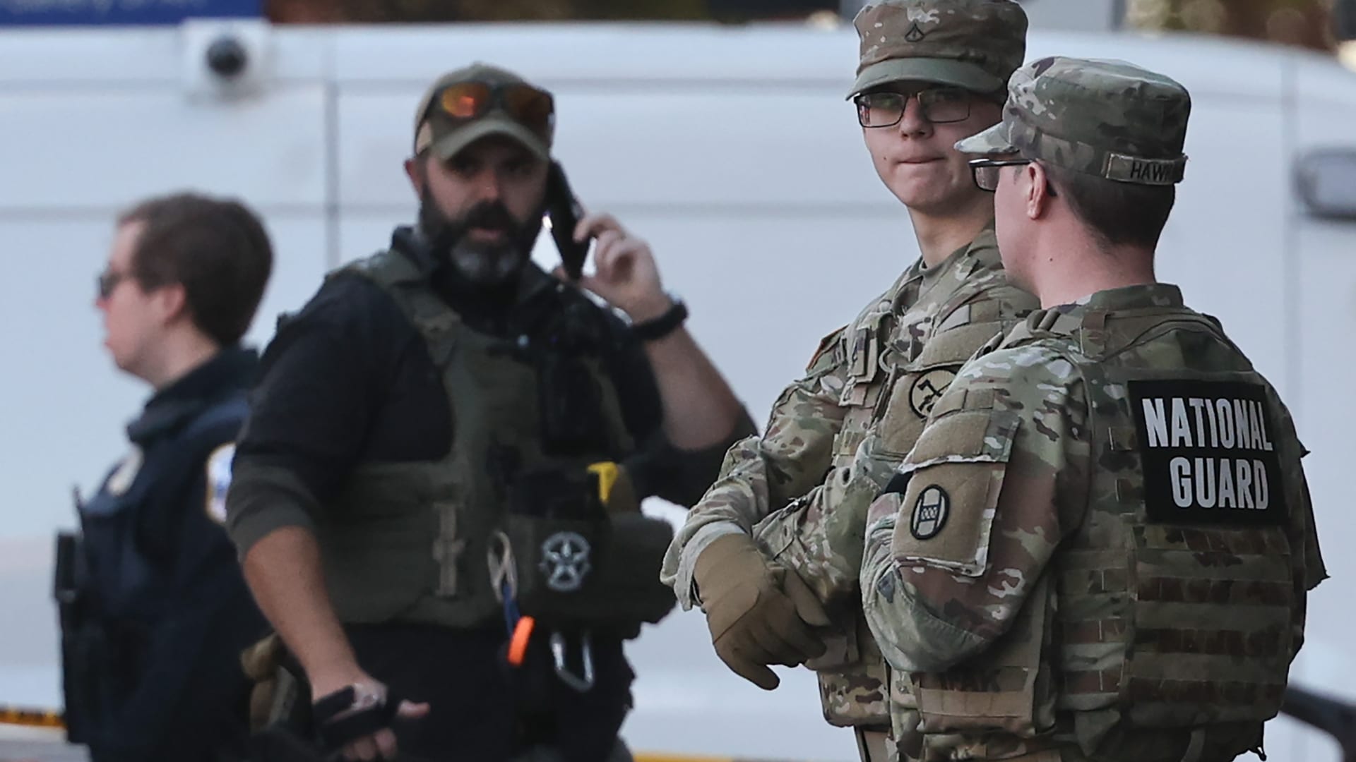 يدعى رحمن الله لاكمال.. من هو مطلق النار قرب البيت الأبيض مستهدفا عنصرين بالحرس الوطني؟