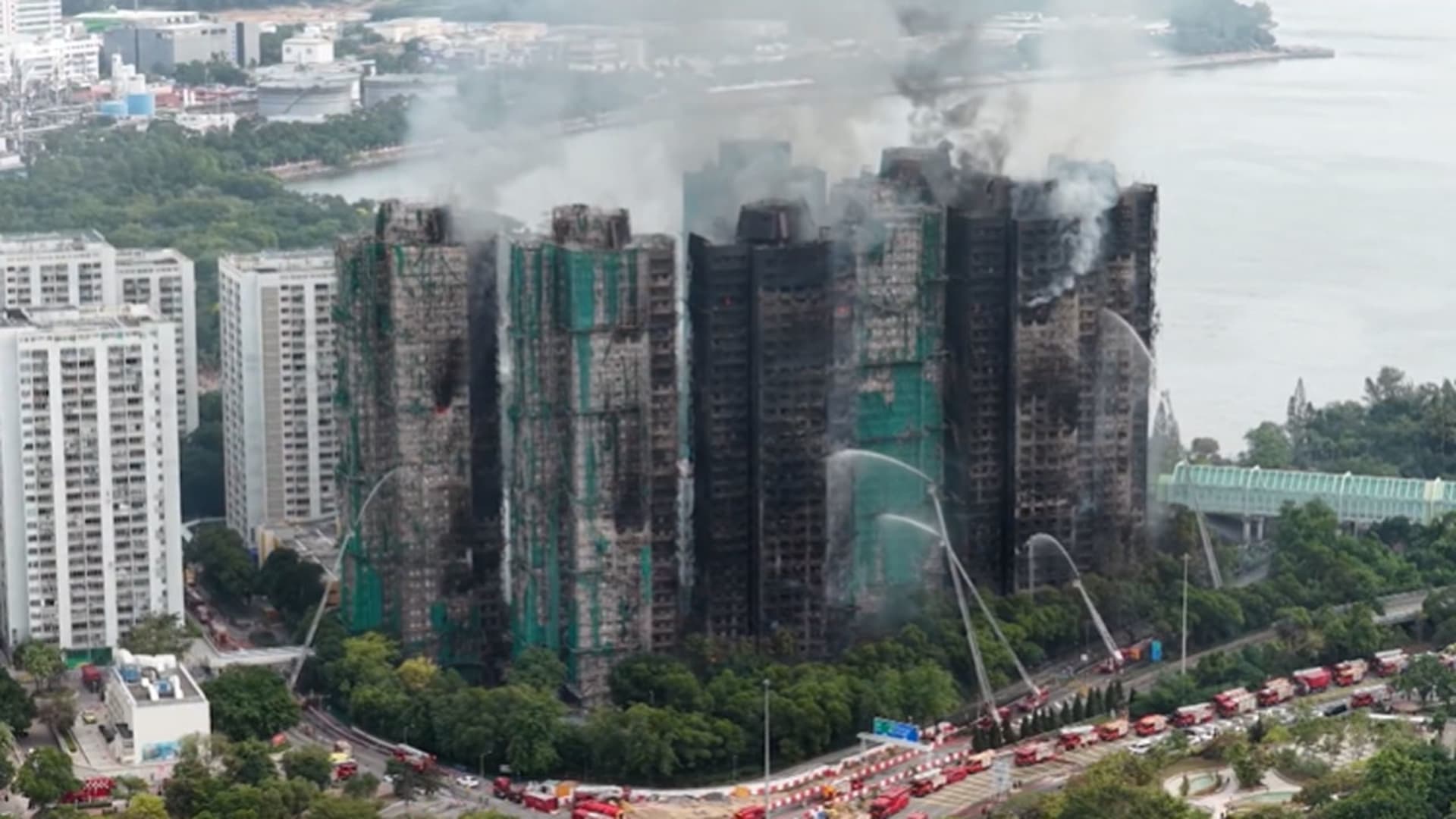 حريق ناطحات سحاب هونغ كونغ.. ماذا نعلم للآن؟