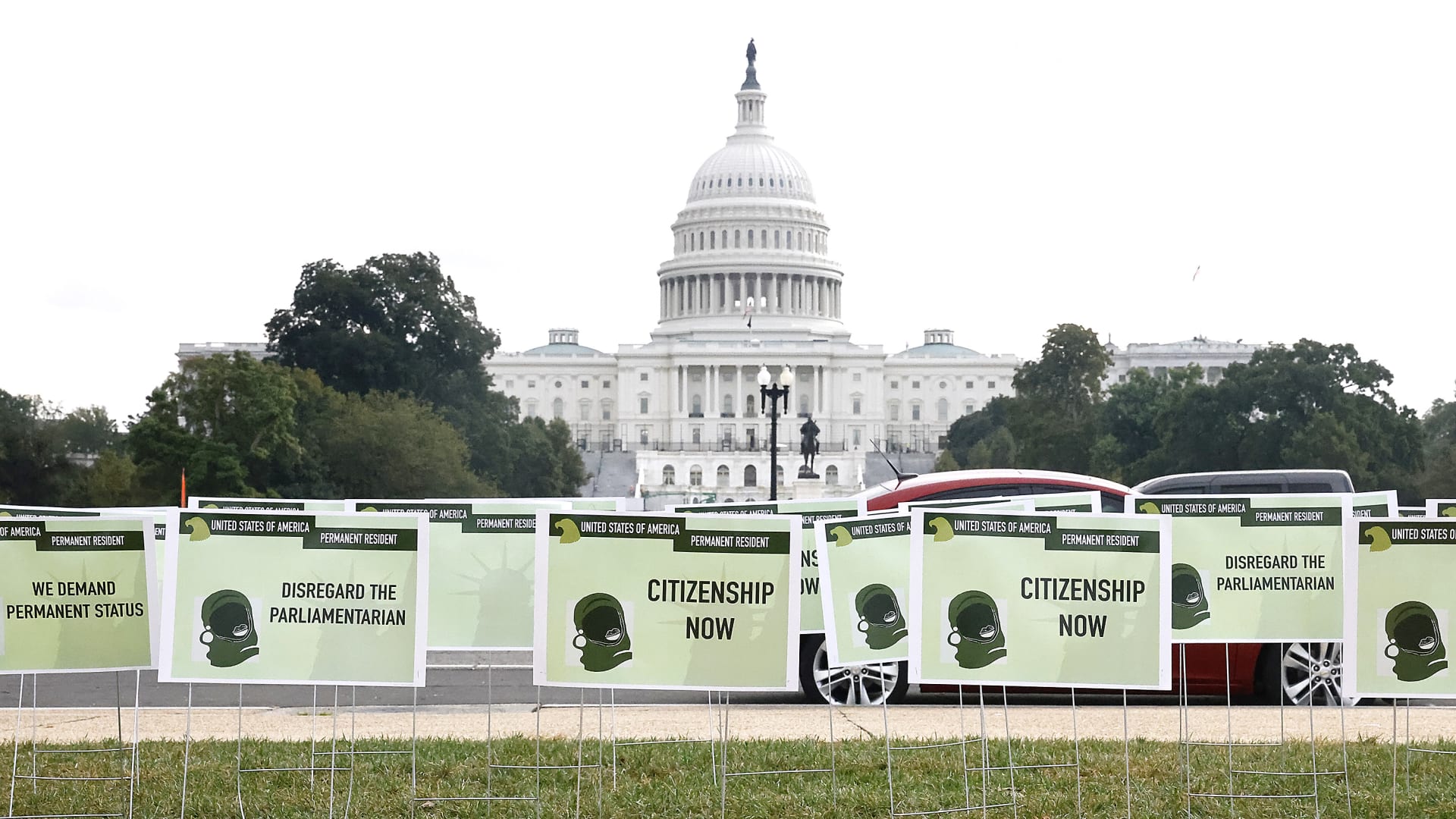 إدارة ترامب تعلن إعادة النظر في بطاقات "غرين كارد" الممنوحة لأشخاص من 19 دولة "مثيرة للقلق"