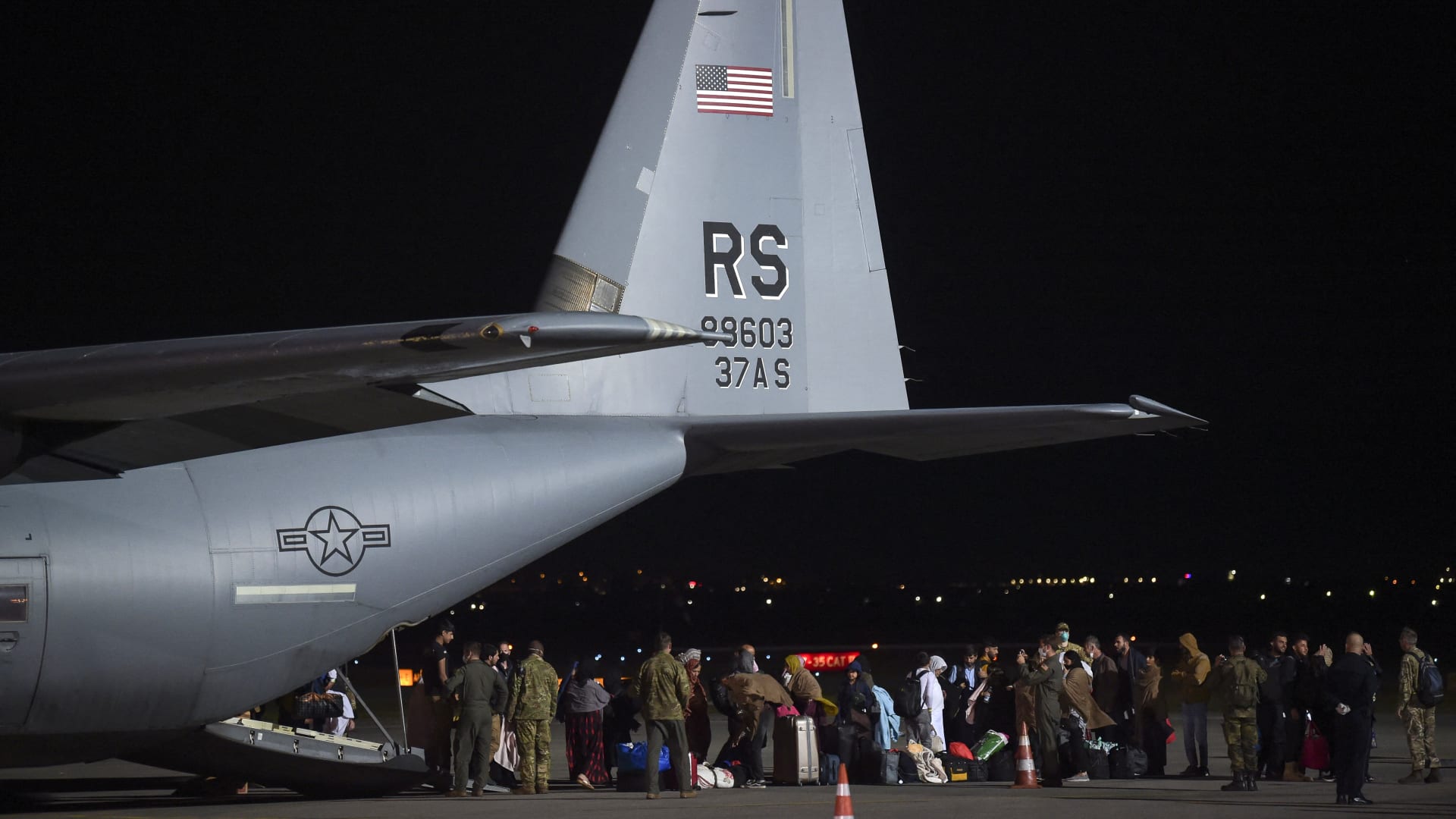 مثل رحمن الله لاكانوال.. ماذا نعرف عن الأفغان الذين عملوا مع القوات الأمريكية قبل انسحاب 2021؟